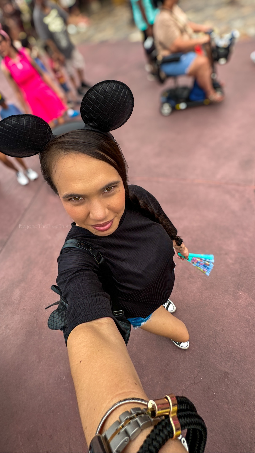 Park Day Ready 🎠 | What I Wore to Magic Kingdom
Headed to Disney soon? Here’s the perfect comfy + cute outfit I wore for a full day at Magic Kingdom—including a spin on the classic Prince Charming Regal Carrousel! I styled my favorite Levi’s denim shorts, a breathable black tee, and my go-to Converse sneakers—easy, timeless, and perfect for walking the parks all day🖤
✨This lightweight outfit was quick to throw on and super practical for rides, snacks, and exploring every land. I’ve linked everything I wore + similar options so you can recreate this effortless theme park look.
✨
📍Worn at: Magic Kingdom, Walt Disney World
✨ Classic, casual theme park style
Shop the full look + outfit inspo below! ↓
#DisneyOutfit #MagicKingdomStyle #LevisJeanShorts #ComfyDisneyOutfit #DisneyOOTD #ThemeParkStyle #LTKUnder100 #ConverseStyle #ParkDayLook #WaltDisneyWorldStyle #LTKFallStyle #LTKBackToSchool #CasualThemeParkOutfit #DisneyVacationStyle

#LTKTravel #LTKShoeCrush #LTKFindsUnder50 #LTKStyleTip