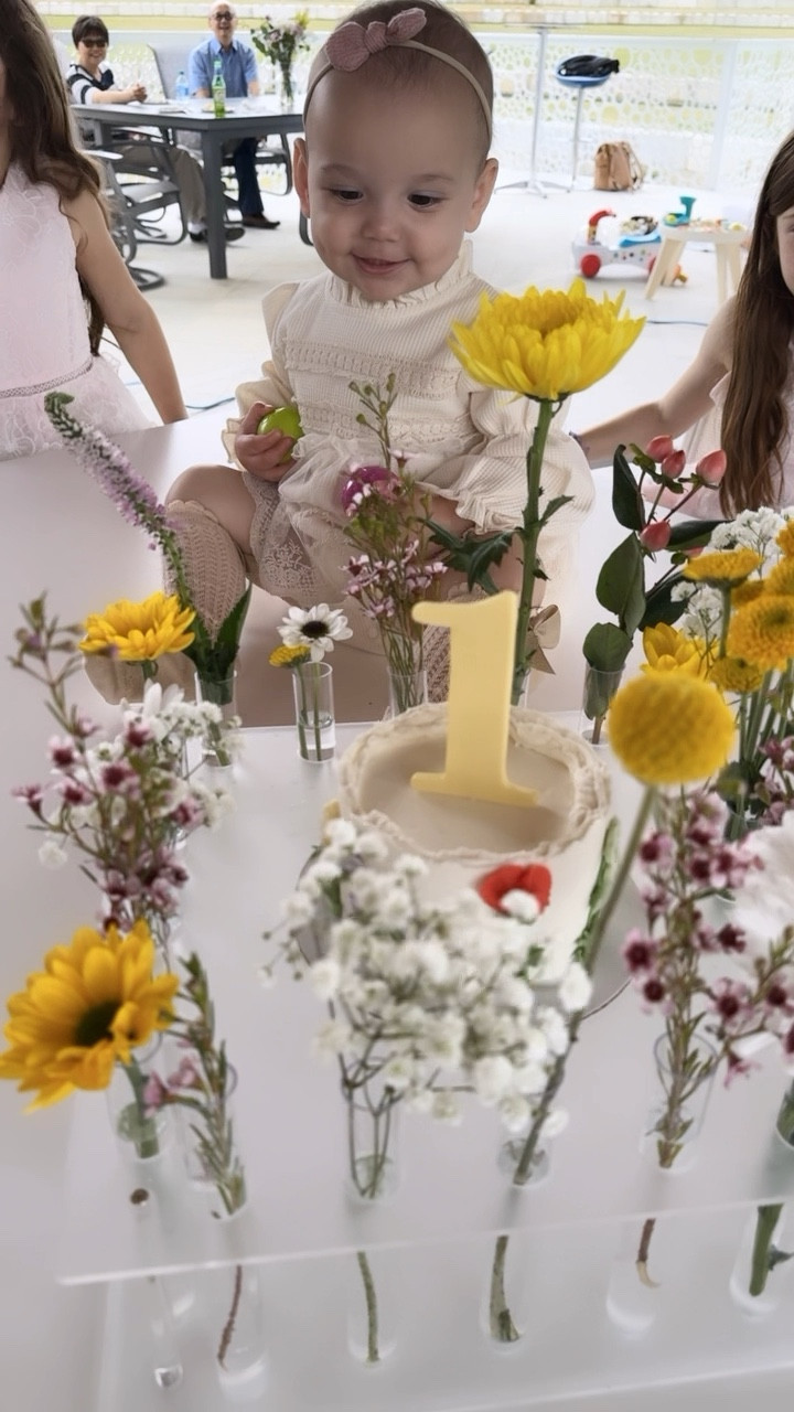 Found this amazing affordable cake stand that turned out so cute for Florence’s first birthday! Linked below 


Floral cake stand, wild flower cake stand, wild flower vase, wild flower wedding, wild flower first birthday , baby first birthday ideas, baby shower, bridal shower 

#LTKwedding #LTKkids #LTKbaby