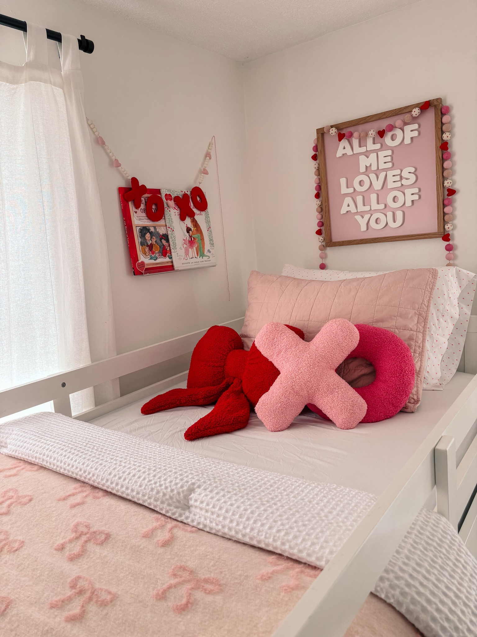 Valentines bedding/decor