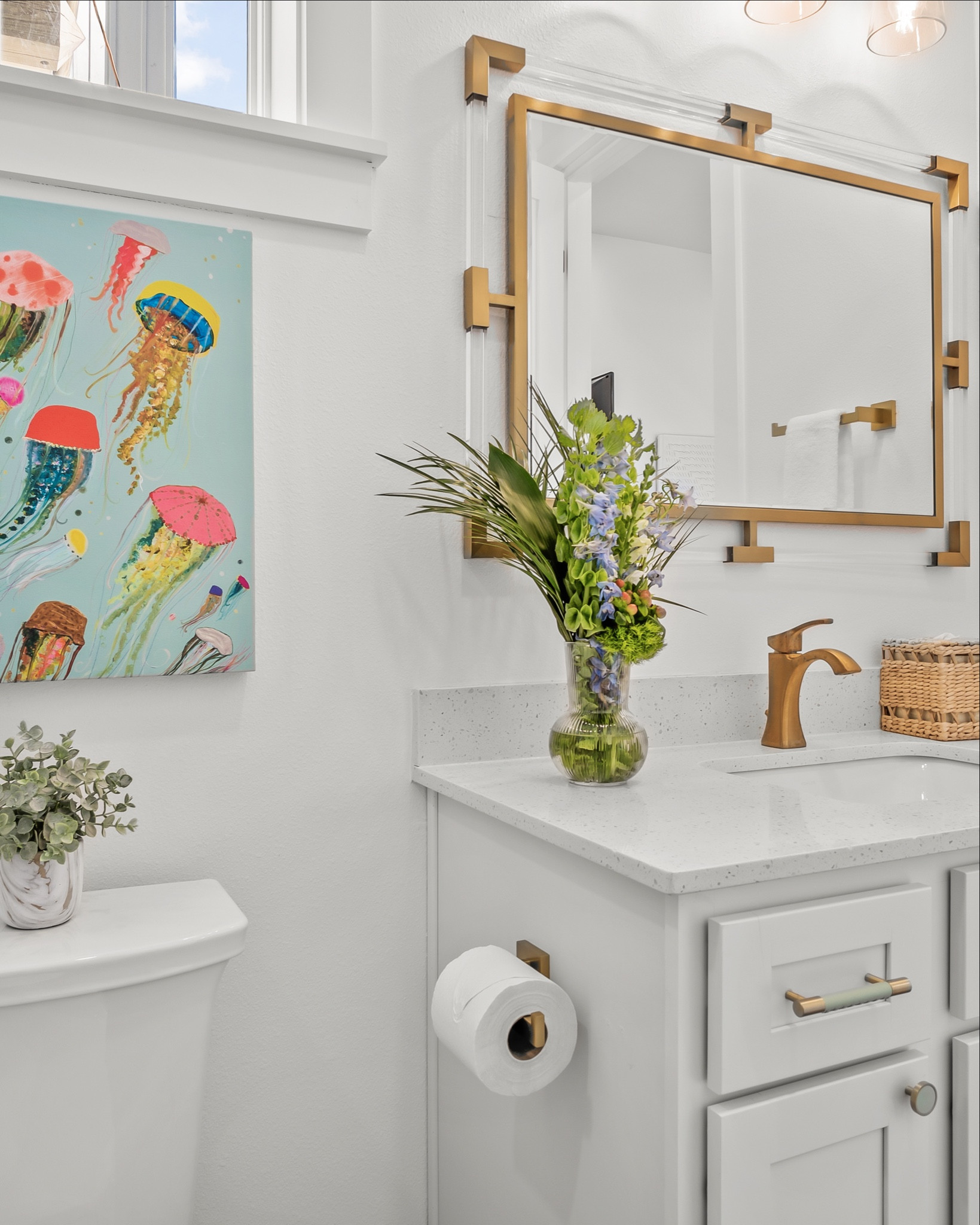 Absolutely loving how my coastal bathroom project turned out! The floating jellyfish wall art adds the perfect touch of oceanic charm. #CoastalDecor #BathroomInspo #OceanVibes #JellyfishArt #InteriorDesign #CoastalLiving #HomeDecor #BeachHouseStyle #BathroomGoals



#LTKHome
