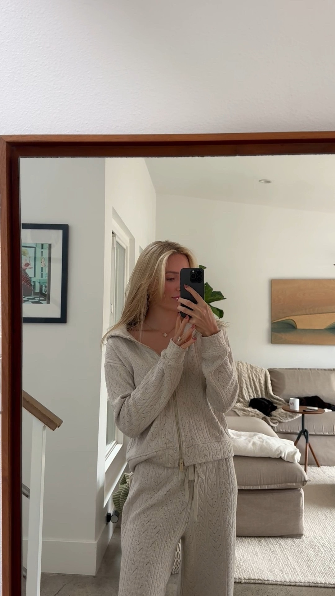 living in this Splendid set

#set #cozy #comfy #sweats #sweater #neutrals


#LTKStyleTip