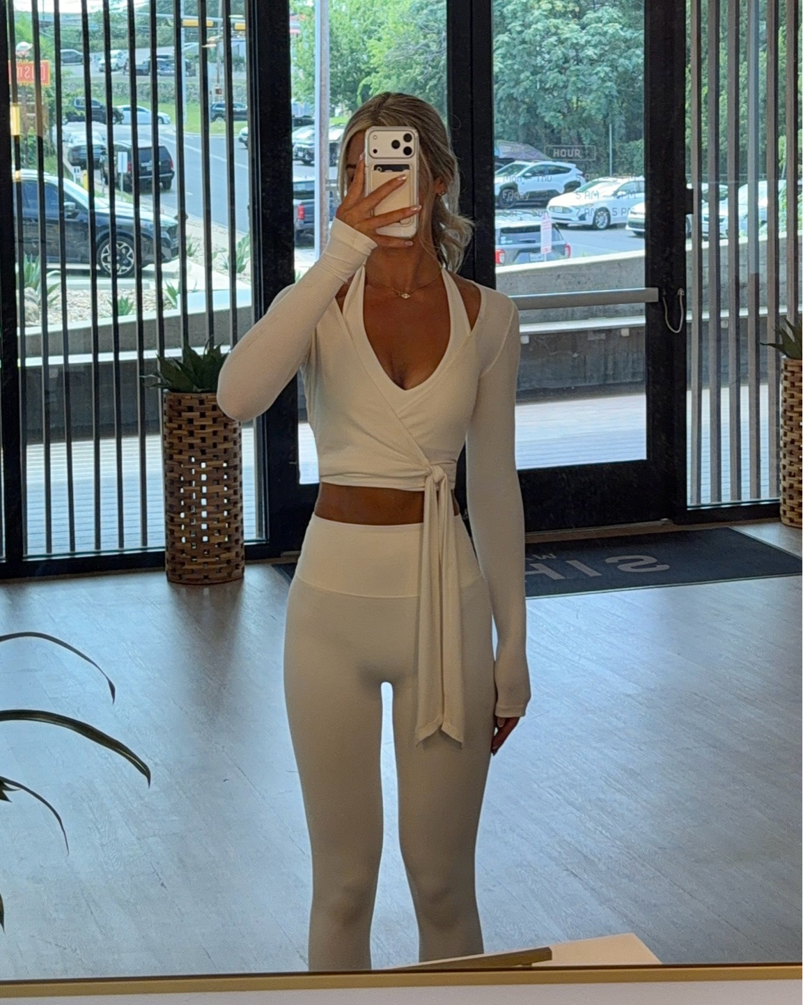 white workout set 🤍🤸🏼

#LTKfitnessgoals