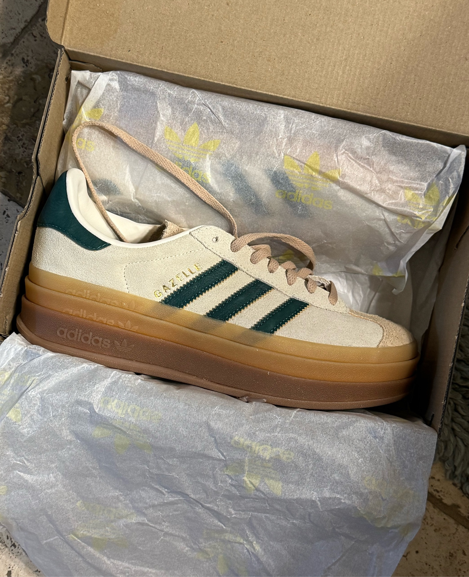 Adidas Gazelle Bold Platform
Tennis shoes
Summer sneakers 
Fall sneakers 
Nordstrom 
Foot locker 

#LTKActive #LTKShoeCrush