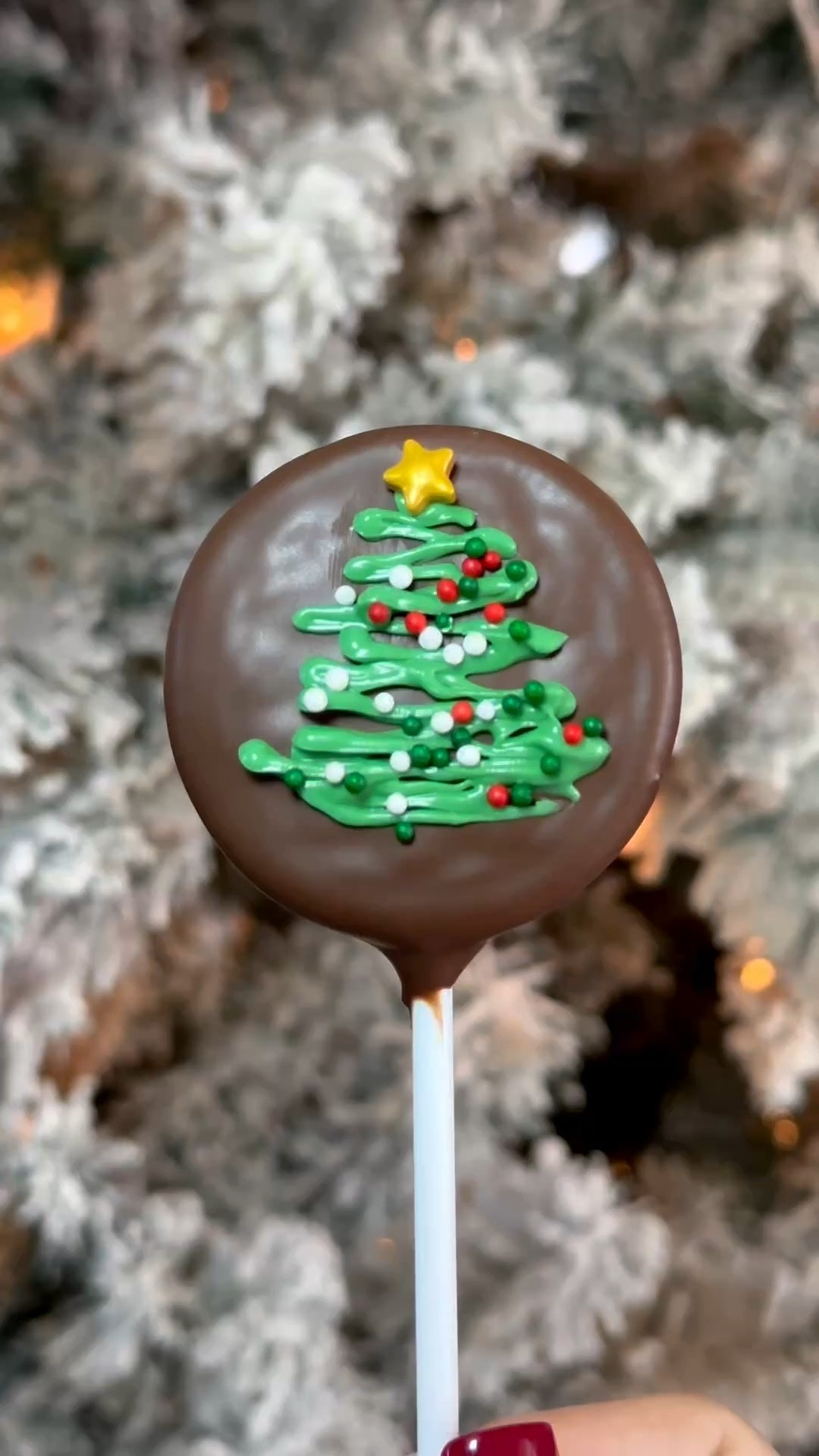 These Christmas Tree Oreo Pops are almost too cute to eat! 🎄💚 The perfect holiday treat for parties, gifts, or cozy baking days at home. 🍪✨

#ChristmasTreats #HolidayBaking #ChristmasDIY #OreoPops #EasyHolidayRecipe #ChristmasDesserts #BakingInspo #FestiveBites #ChristmasSnacks #EverydayWithRamenta

#LTKHoliday #LTKKids #LTKParties #LTKHoliday
