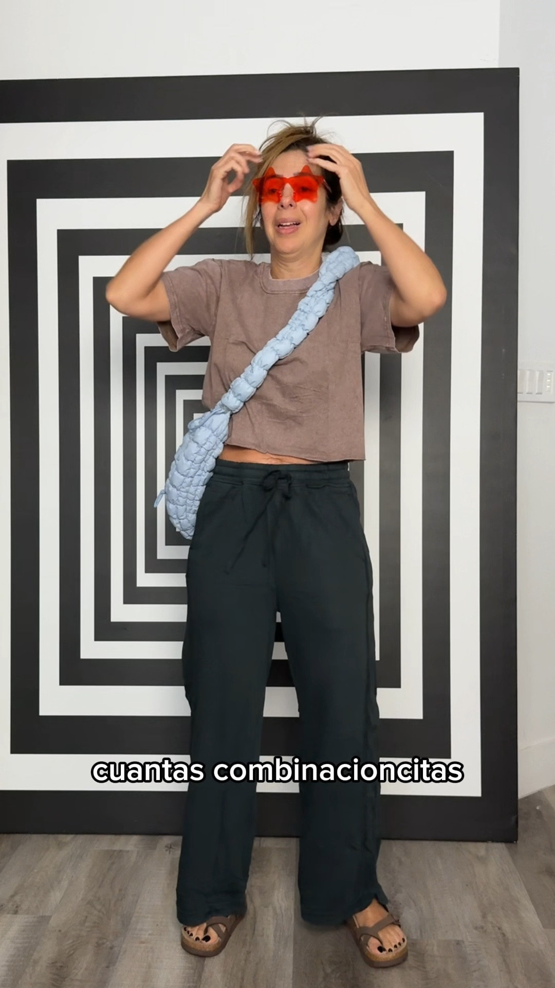 Yo creo que lo más fácil y sensato para asegurarte que no salgas como una loca, es tener ya algunas combinaciones hechas por adelantado. 

Esos pantalones que tú sabes que te quedan bien, te los compras en todos los colores. Esa camisita que tú sabes que te queda bien, te la compras en todos los colores y simplemente juegas y combinas en la mañana si quieres estar con un outfit relajado y sin tener que pensar mucho
Ahí te mandé mi consejo!! 
Me cuentas Chau ♥️