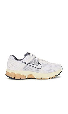 Nike Zoom Vomero 5 Sneaker in Summit White & Pure Platinum from Revolve.com | Revolve Clothing (Global)