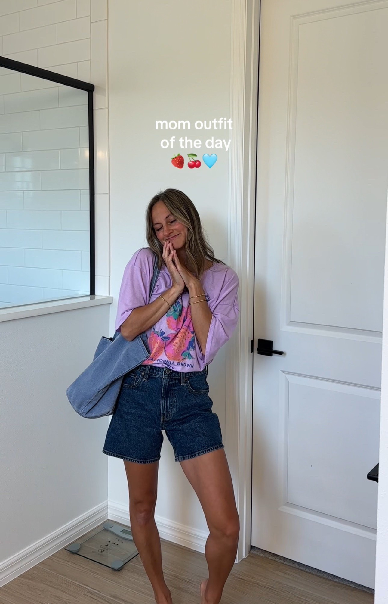 mom style🍓

Ootd/ mom style/ mom clothes/ outfits/ cute outfits/ graphic tees 

#LTKFamily #LTKFindsUnder50 #LTKStyleTip