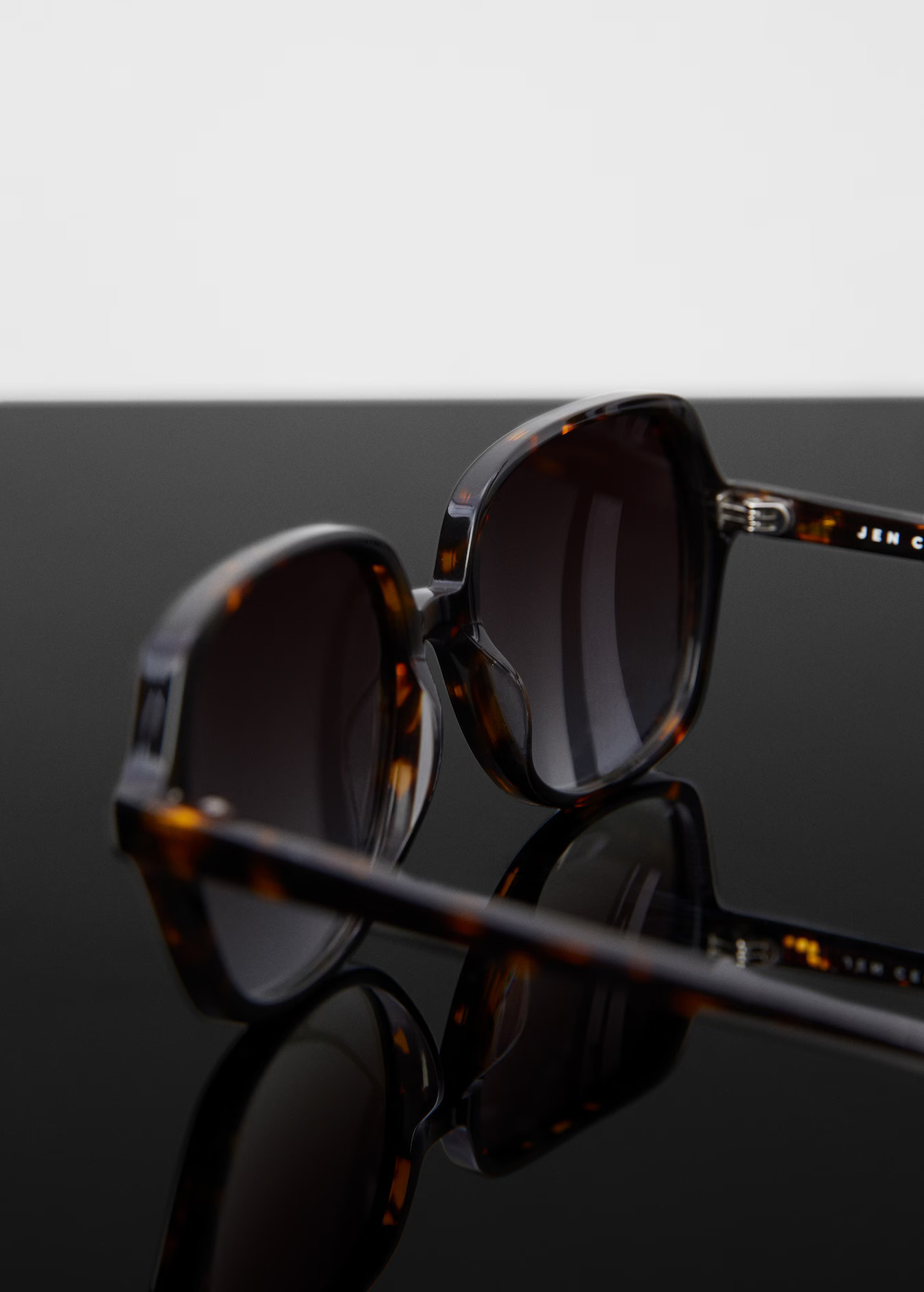 Tortoiseshell square sunglasses - Woman | MANGO USA | MANGO (US)