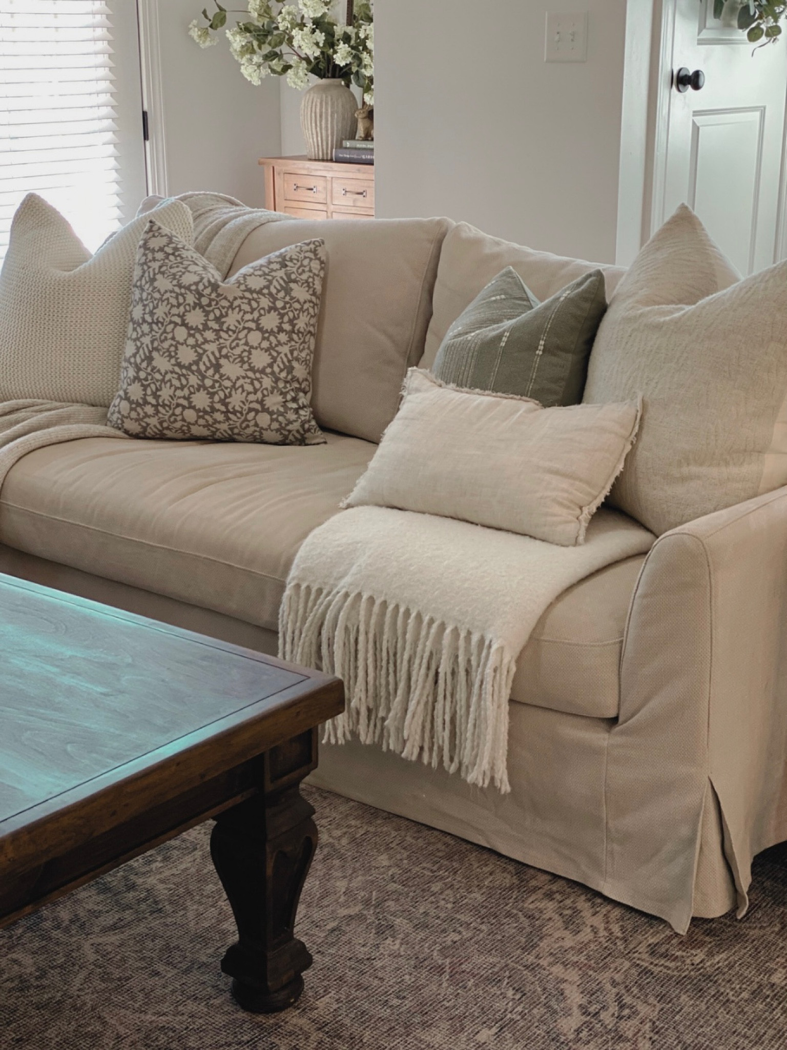 Spring living room

#LTKSeasonal #LTKhome