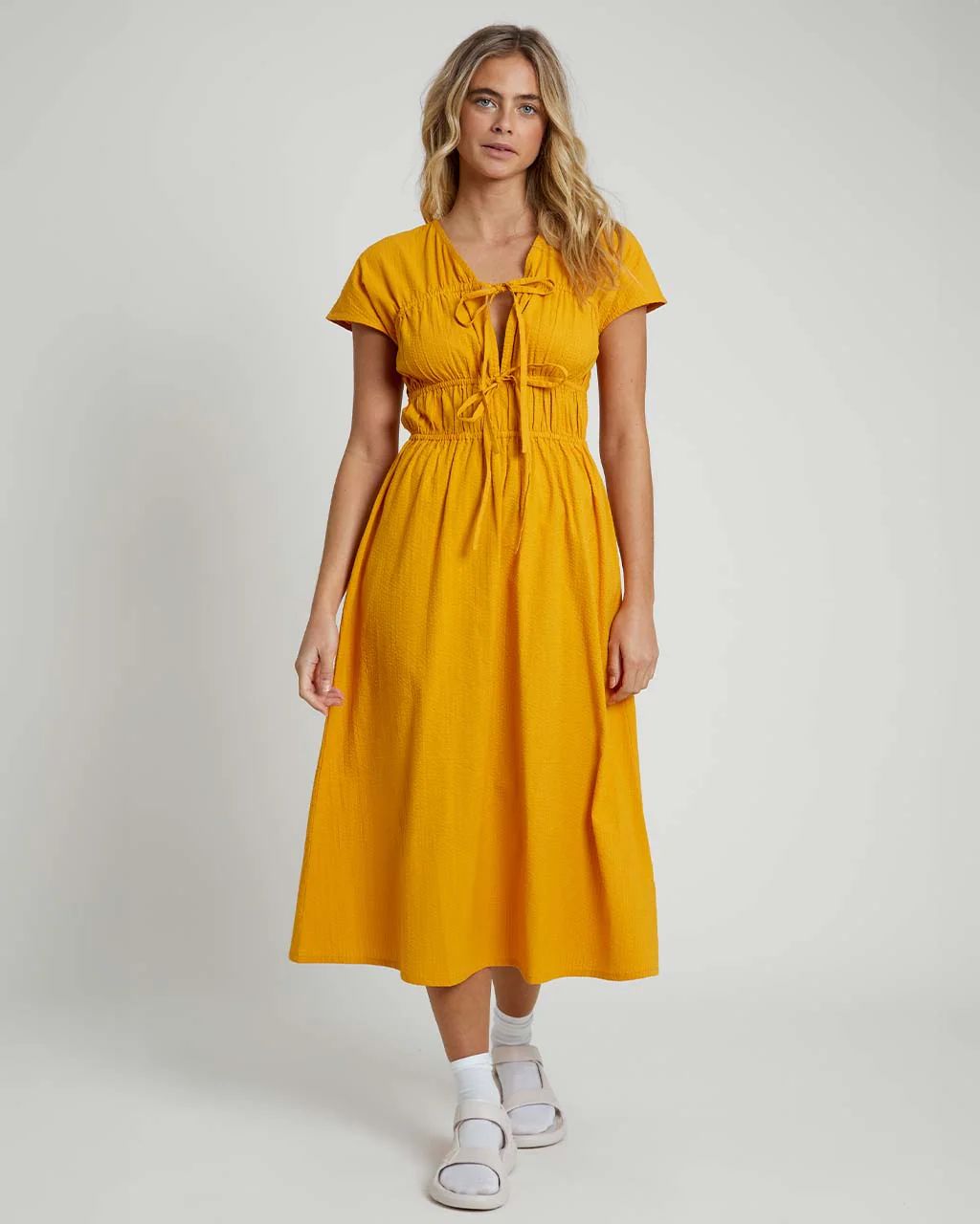 Tie Front Seersucker Midi Dress | ban.do