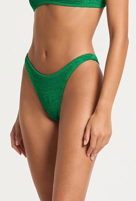 Emerald Shimmer Scene Brief | South Moon Under