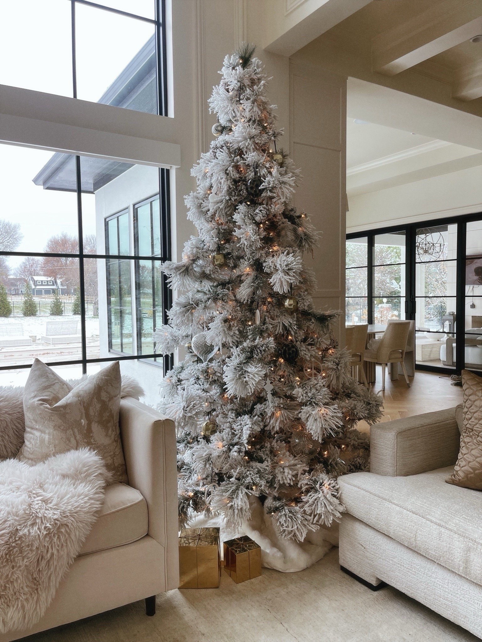 My Christmas tree and decor. 


#LTKSeasonal #LTKHome #LTKHoliday