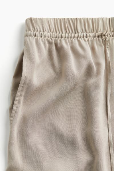Pantalon large avec taille élastique - Beige clair - FEMME | H&M FR | H&M (FR & IT & ES)