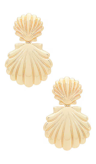 BaubleBar Out of This Shell Earrings in Metallic Gold. | Revolve Clothing (Global)