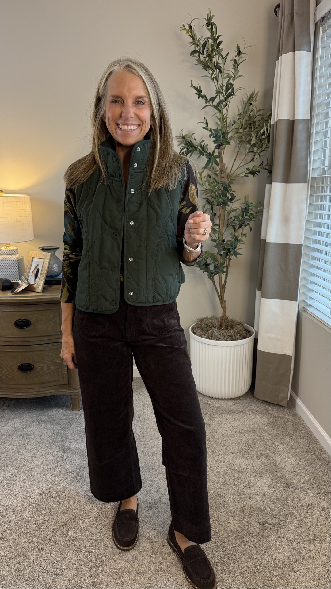 Gosh I love a vest. This is so cute and the corduroy pants are a dead ringer for the Colette we love. Cute fall outfit, travel look, weekend getaway. @Quince @Spartina 449