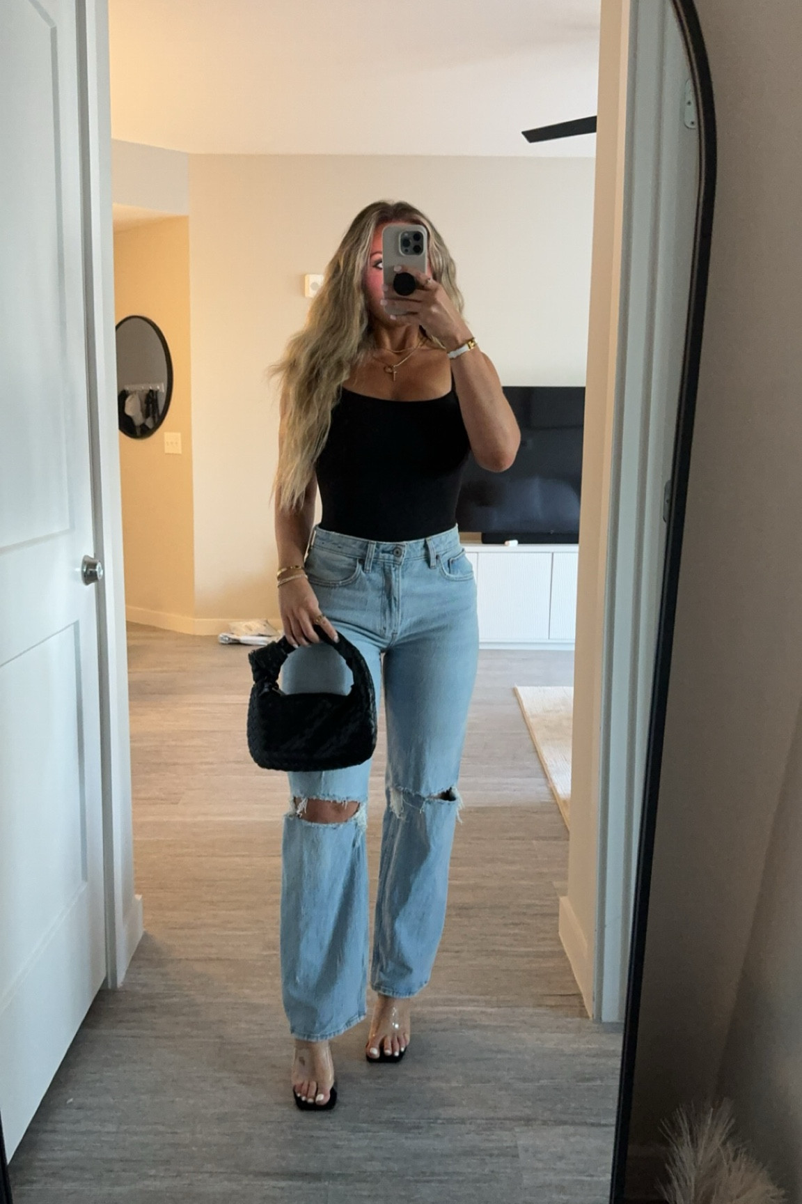 Abercrombie curve love jeans alwaysss // size 27 short length 🖤 bodysuit is amazon + fits perfect in a size small 