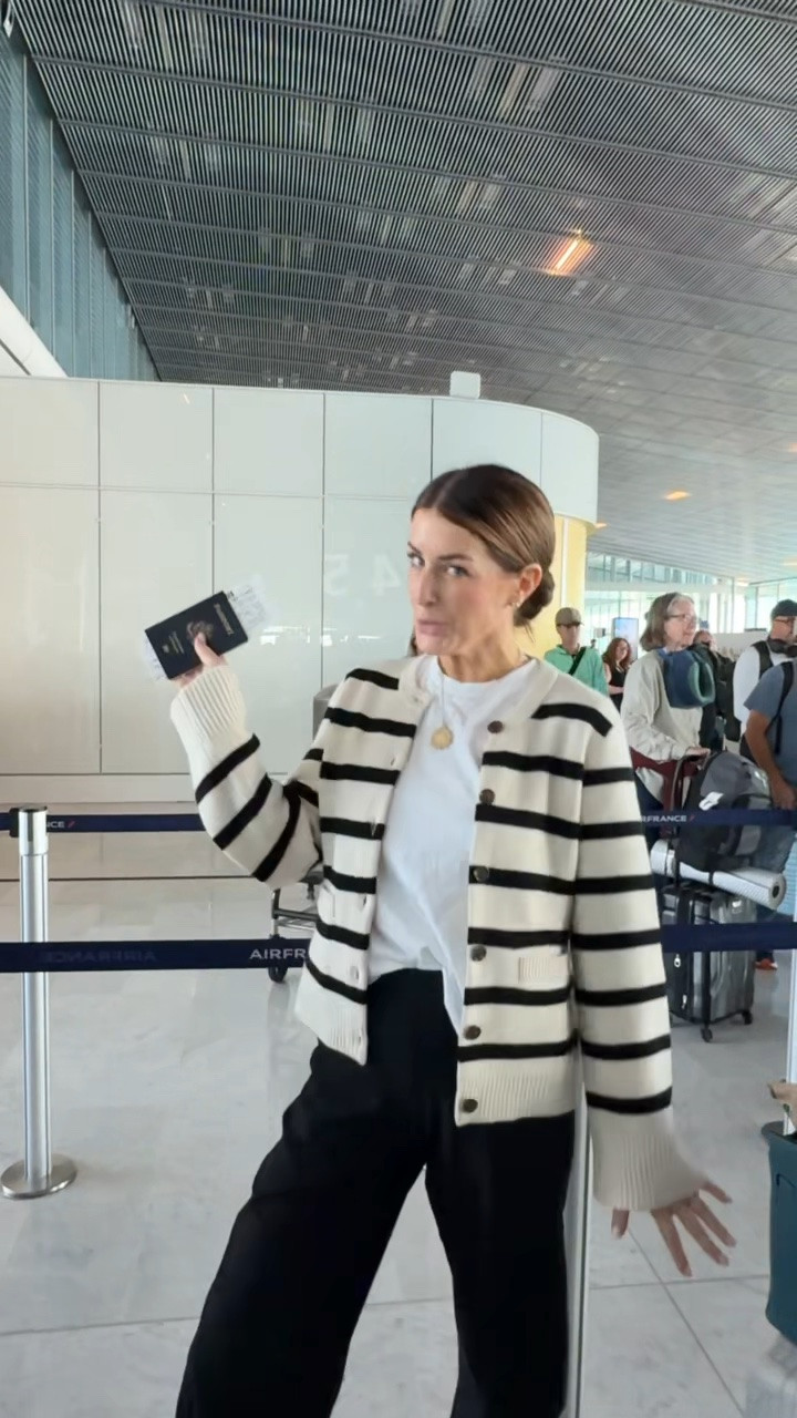 I’m wearing a small and the sweater the quality of this for the price point is mind blowing. It’s literally under $30 the coziest it’s perfect for travel and leading into fall winter. ￼

#LTKootd #LTKTravel #LTKOver40