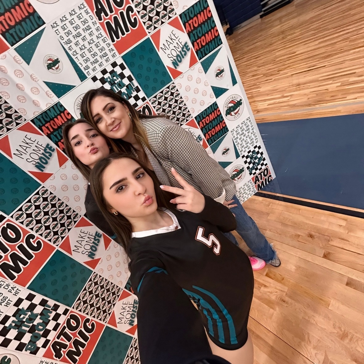 The Gafencu girls representing Dallas Atomic Club! Couldn’t be prouder of my hardworking daughters— they’re so ready for this big tournament! 💫🏐