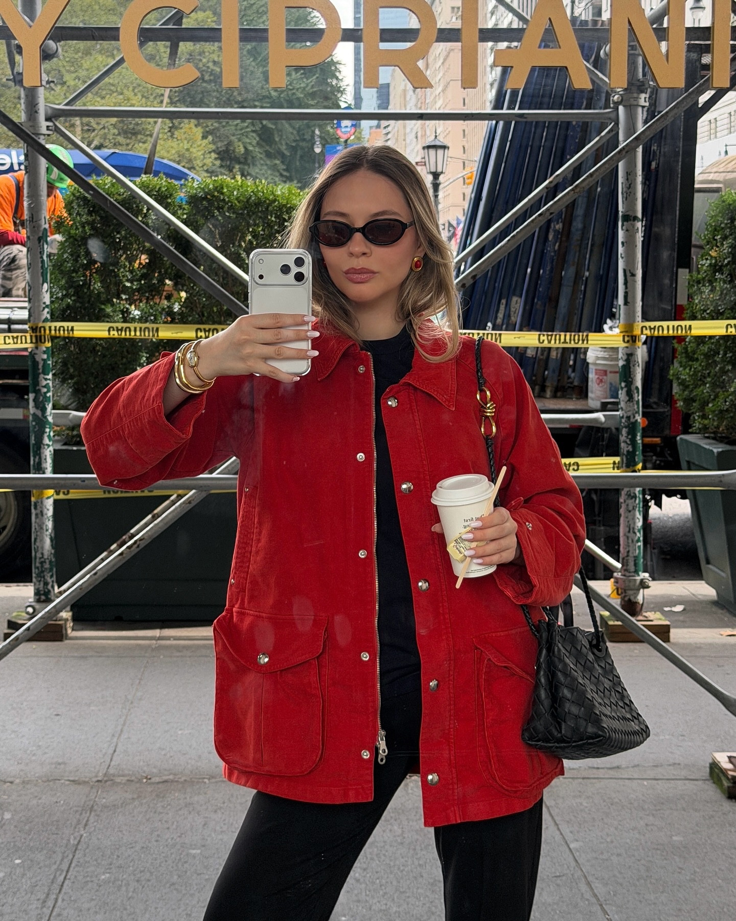 weekend mirror check! strolling the upper east side in this cute barn jacket 🍅 

.
.
.
#falloutfitinspo #barnjacket what I am wearing this fall in nyc #ootdnyc #nycmom #nycstreetstyle #uppereastsidenyc