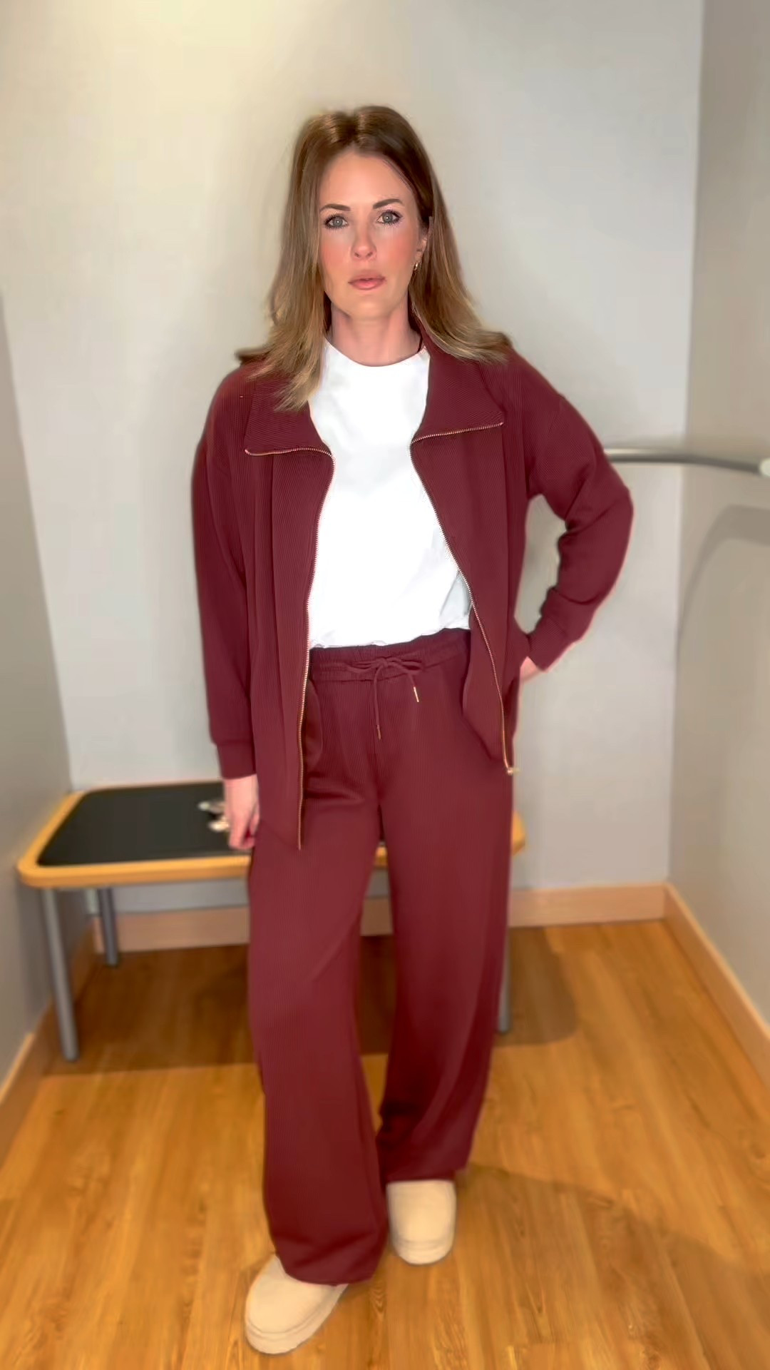 A super simple set but adding a few touches to elevate. This set is just so comfy. Think Lulu meets cotton and they took a bounce trip to the sky (follow me ☺️)… it’s luxurious! The jewelry is all water and tarnish resistant, so you can really get full wear. Love this look!