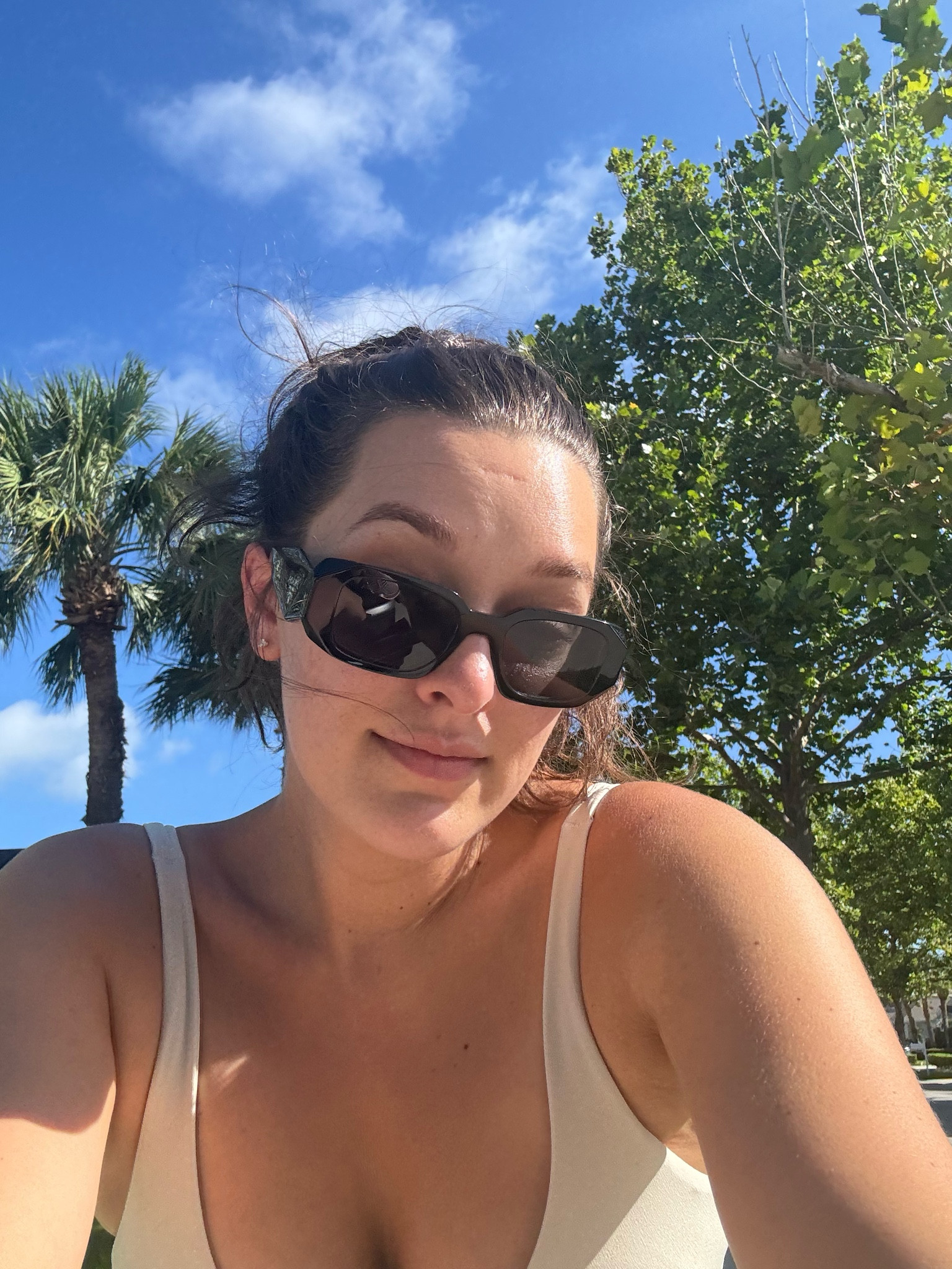 Sunglasses & SPF please ☀️

#LTKFindsUnder50 #LTKBeauty #LTKxelfCosmetics