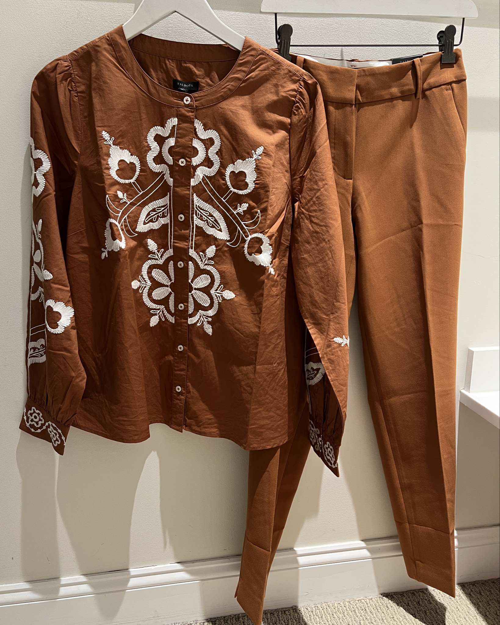 This beautiful tan works for Autumns and Springs! 