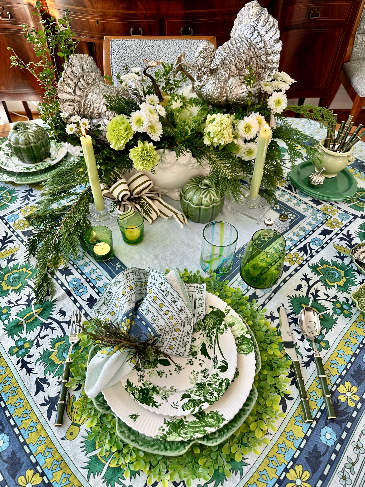 Set you festive table in greens #setthetable #tabletopdecor 

#LTKHoliday #LTKSeasonal #LTKhome