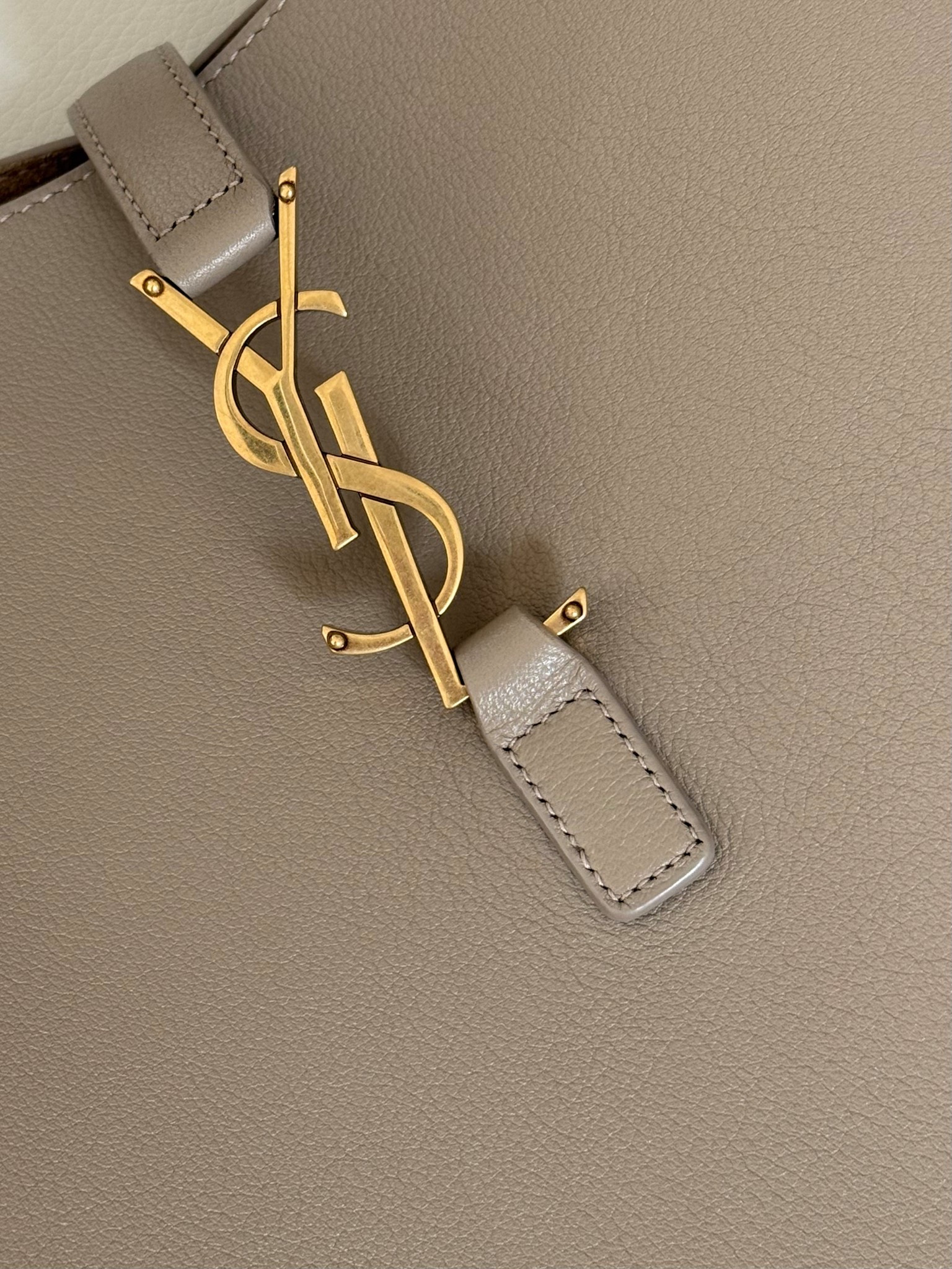 neutral bag details 🤍

YSL Bag | YSL Handbag | YSL Purse | Saint Laurent Bag | Saint Laurent Handbag | Saint Laurent Purse | Beige Purse | Tan Purse | Beige Bag | Tan Bag | Dusty Grey Bag | Hobo Bag |

#LTKTravel #LTKStyleTip #LTKItBag