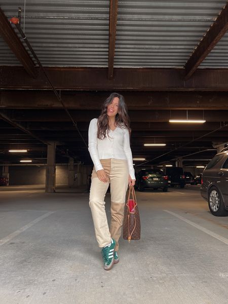 Neutral outfit with a pop of green with some cute sneakers! 

#LTKstyletip #LTKshoecrush