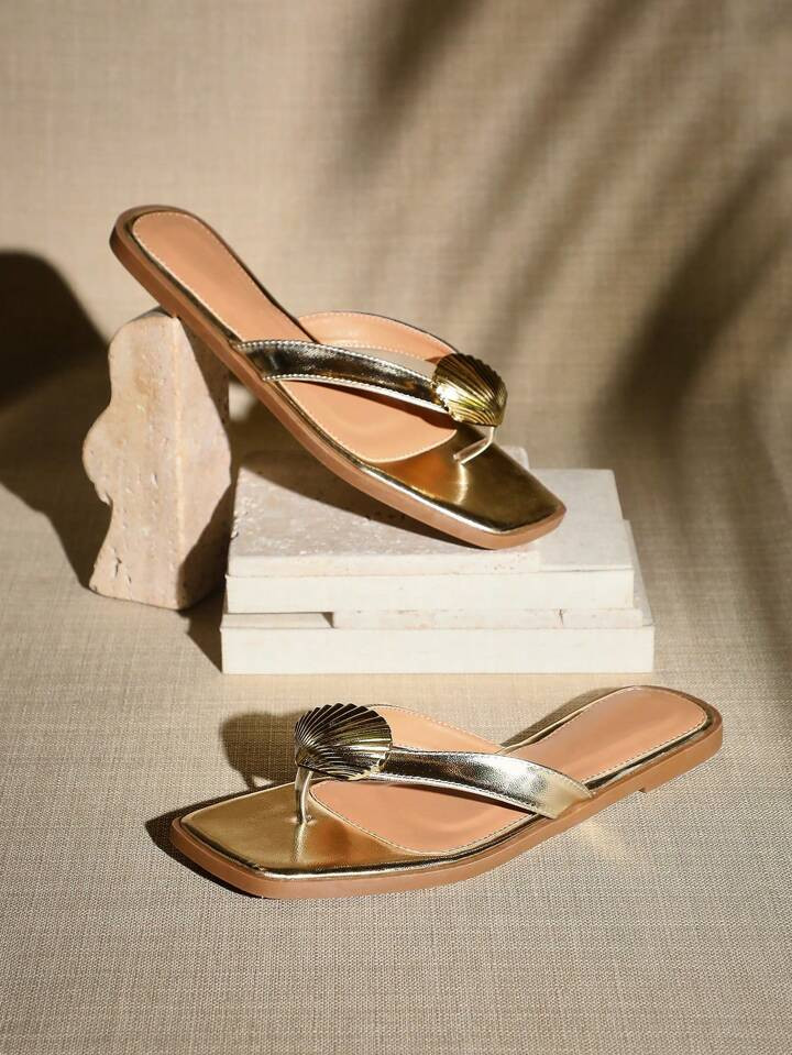 SHUZIA Women's Fashion Casual Comfy Thone Flat Sandals With Metal Decor -Punk Chic, Edgy & | SHEIN