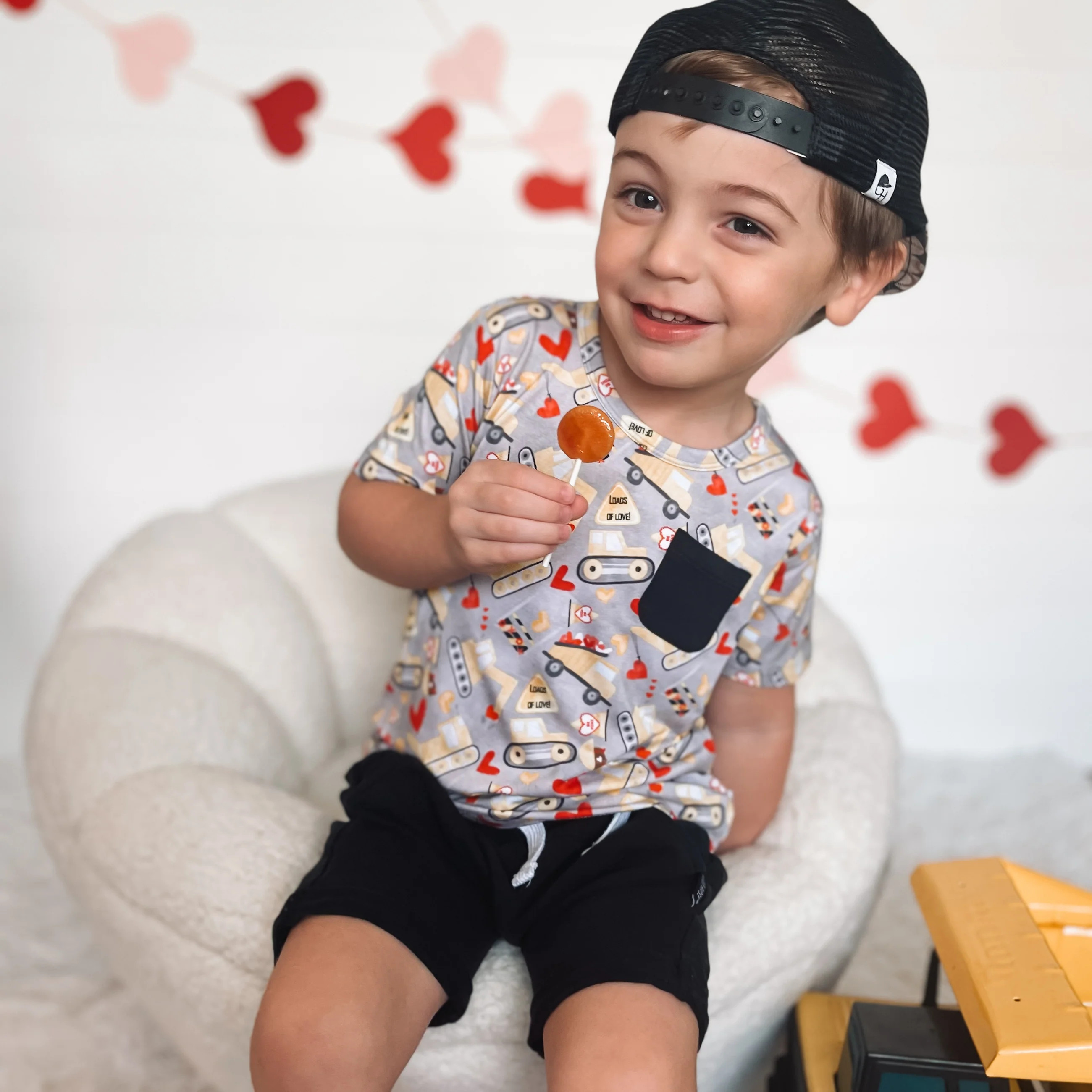 LOADS OF LOVE DREAM POCKET TEE | Dream Big Little Co.