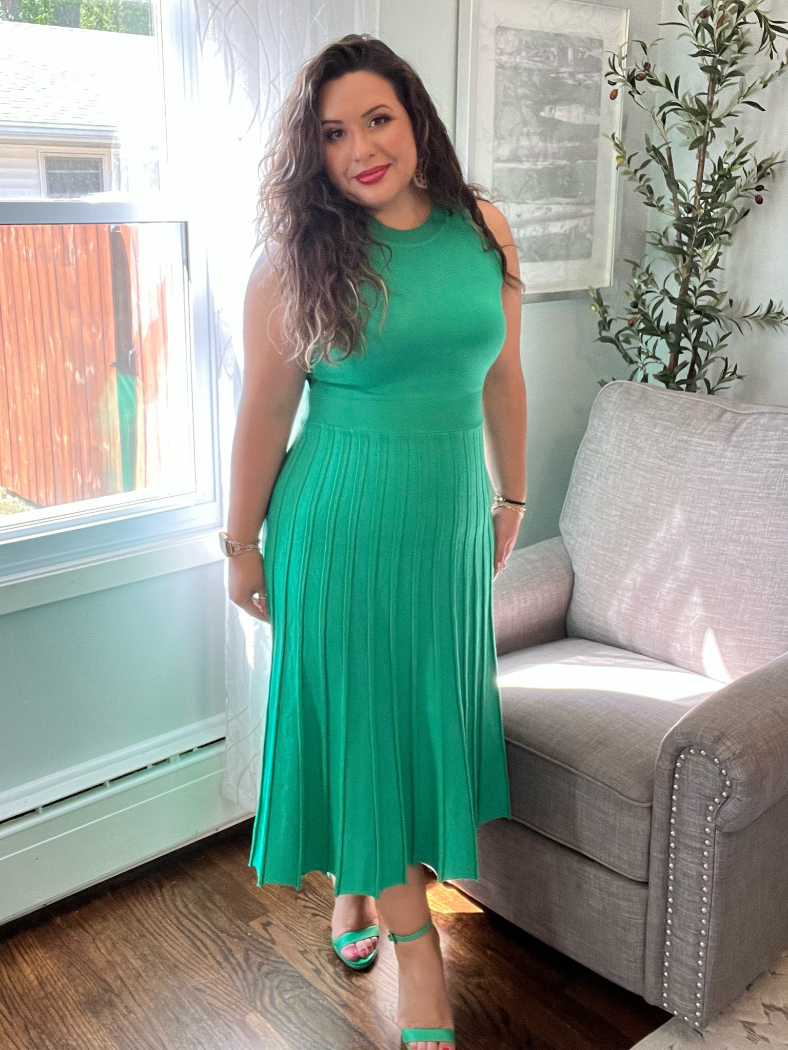 I absolutely love this dress it’s so flattering and comes in so many colors! Looks great with heels but also would transition so well to fall and winter with a blazer and some boots. It’s nice thick material, not see through at all and I’m size medium and 5’2 for reference 😊 

#LTKunder50 #LTKmidsize #LTKstyletip