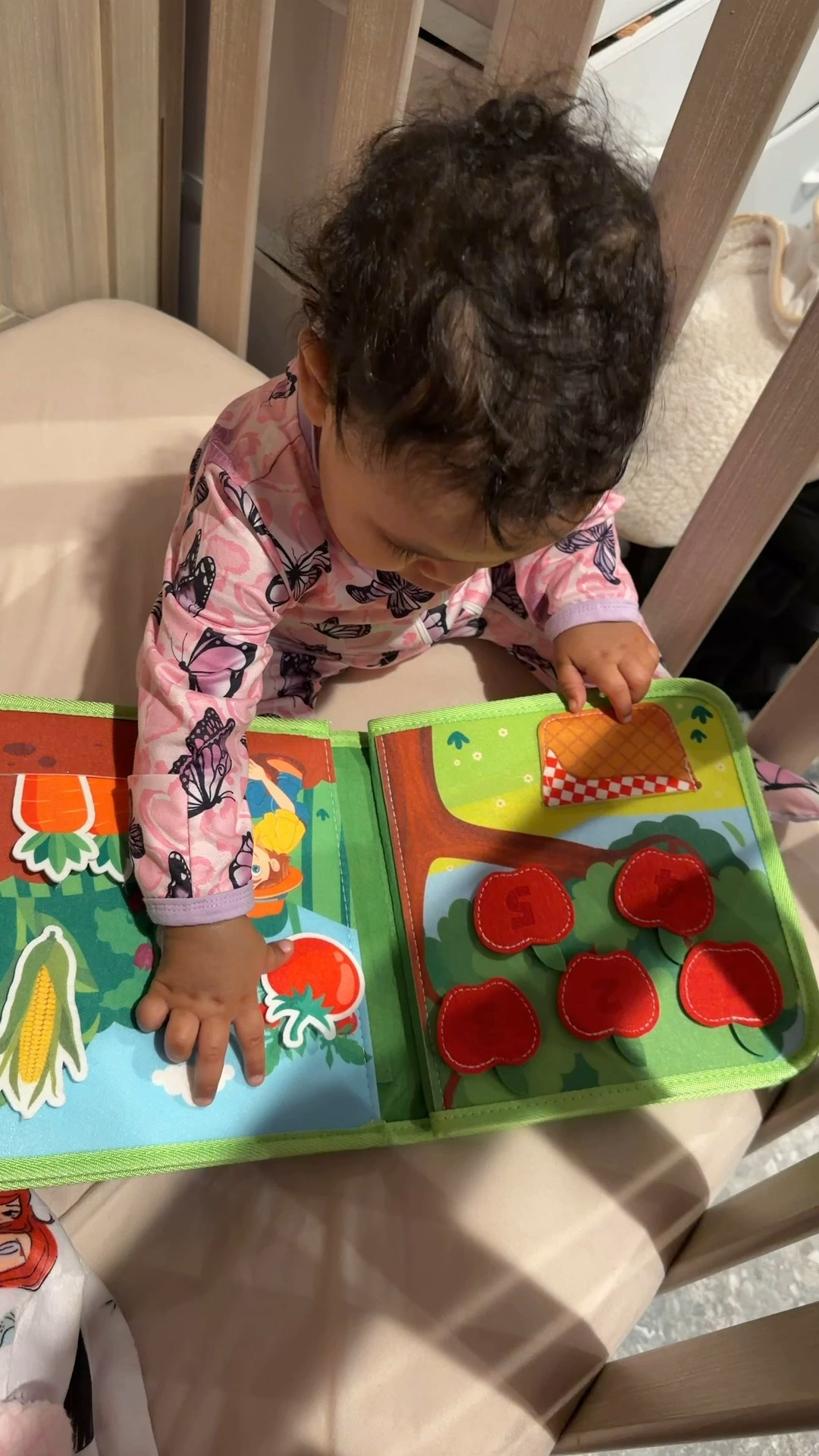 I love this Montessori busy book for toddlers! My baby girl loves playing with all the farm animal puppets, the spinners, and especially the Velcro! 

#LTKKids #LTKGiftGuide #LTKBaby