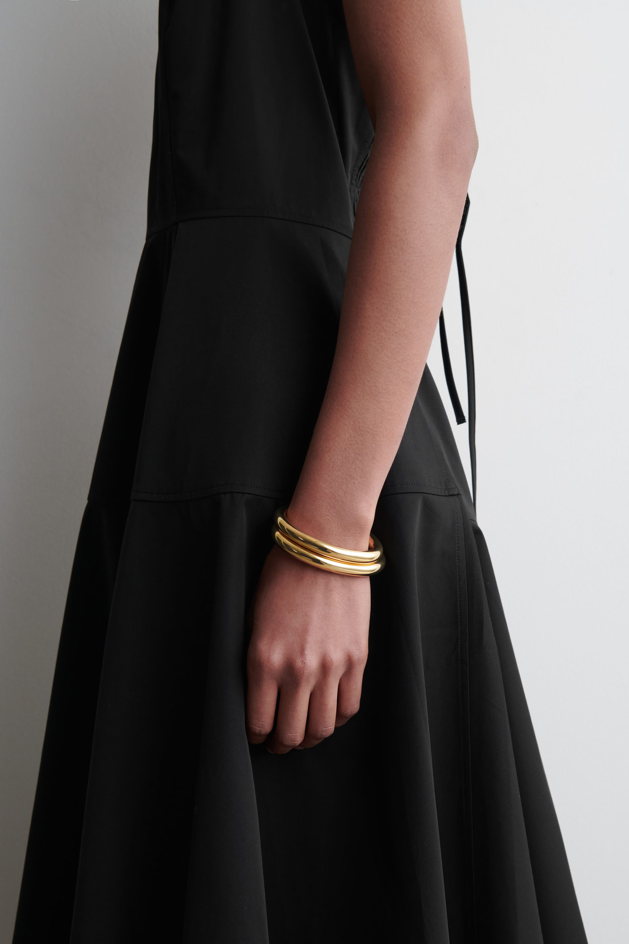 OVAL BANGLE - GOLD | COS | COS (EU)