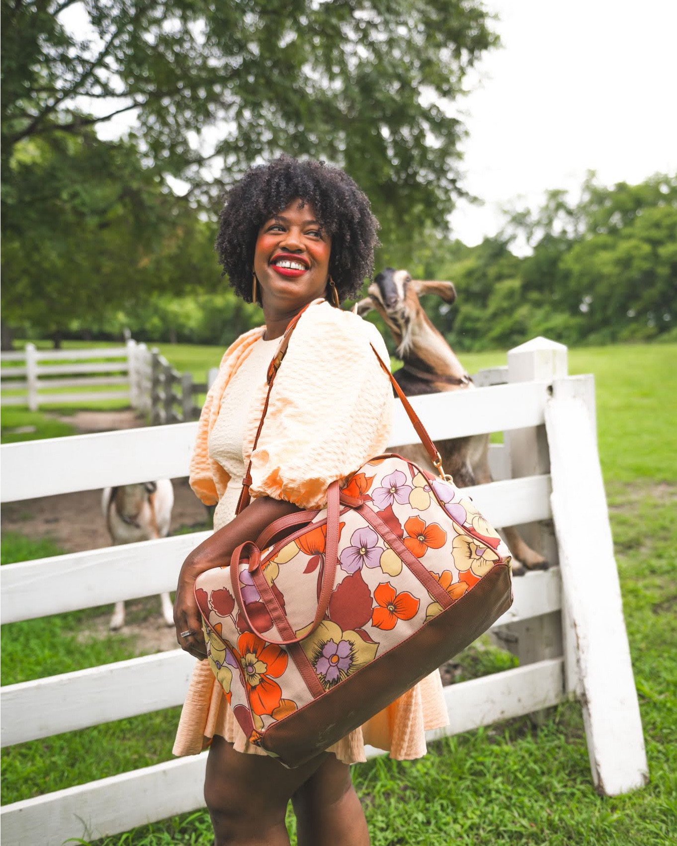 When even the farm animals are interested in the latest @VeraBradley arrivals. 
#verabradley, #VeraBradleyPartner, #boldandinspired, #VBSep24


