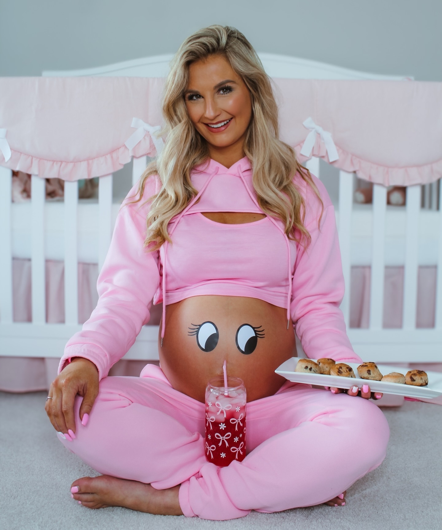39 WEEKS 💕☁️🎀🍪 

New + improved @puff_cookies are unlike any other! No high fructose corn syrup, no preservatives, no artificial flavoring, & no artificial dyes 👏🏼 ready in 20 minutes or less! 

📸 daddy, @drewbur 
#puffcookies #thatMMMmoment #puff #pregnancy #39weekspregnant pregnancy, pregnant journey, maternity photos, fun maternity, maternity photoshoot, motherhood, pregnancy photos

#LTKdayinmylife #LTKBump #LTKmomlife