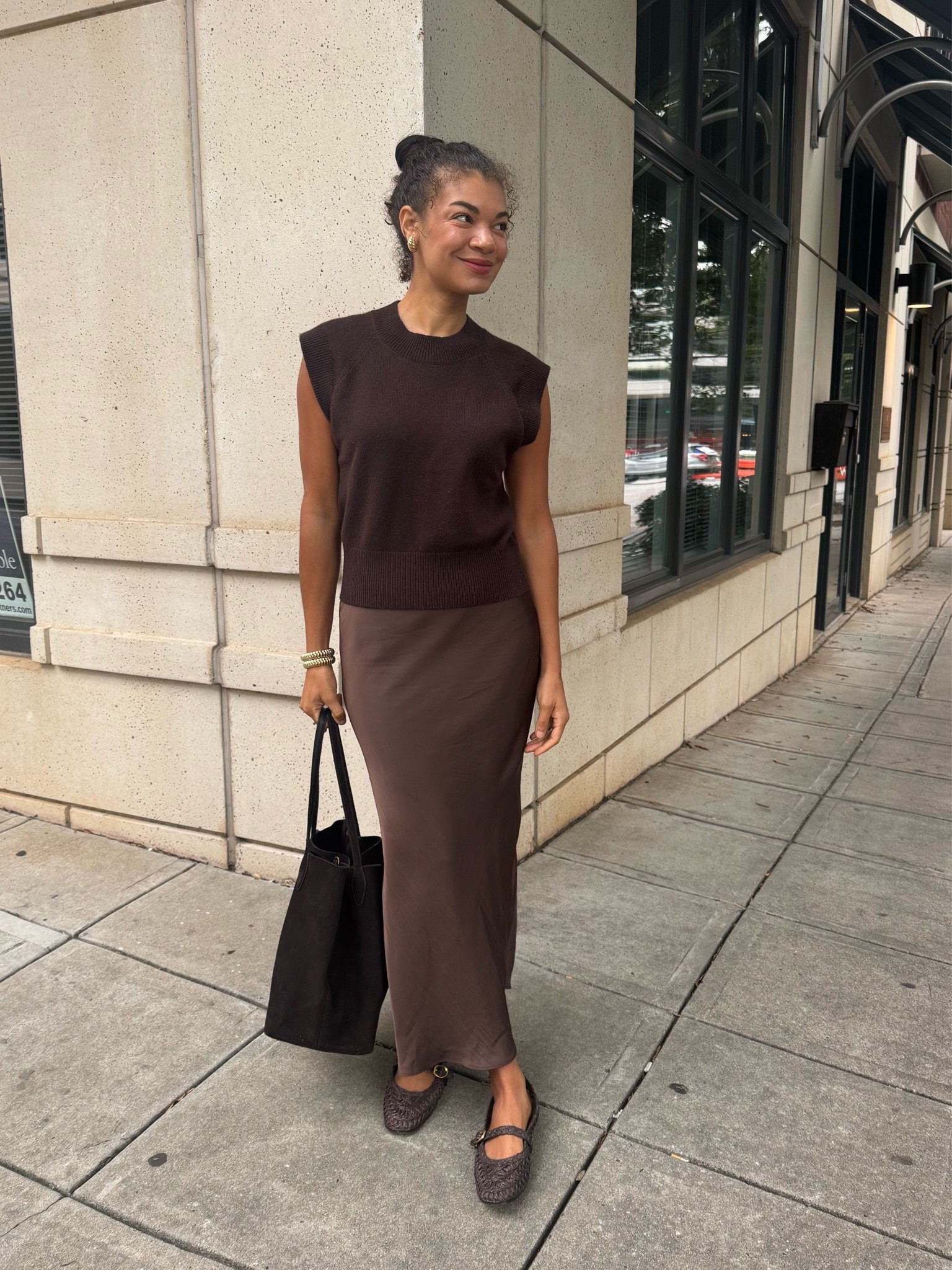 Warm fall outfit: brown slip skirt, sweater tank, suede tote bag… all in a cozy brown color!