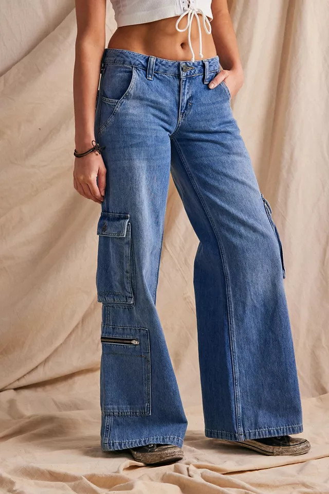 BDG Slouchy Low-Rise Cargo Jean | Urban Outfitters (US and RoW)