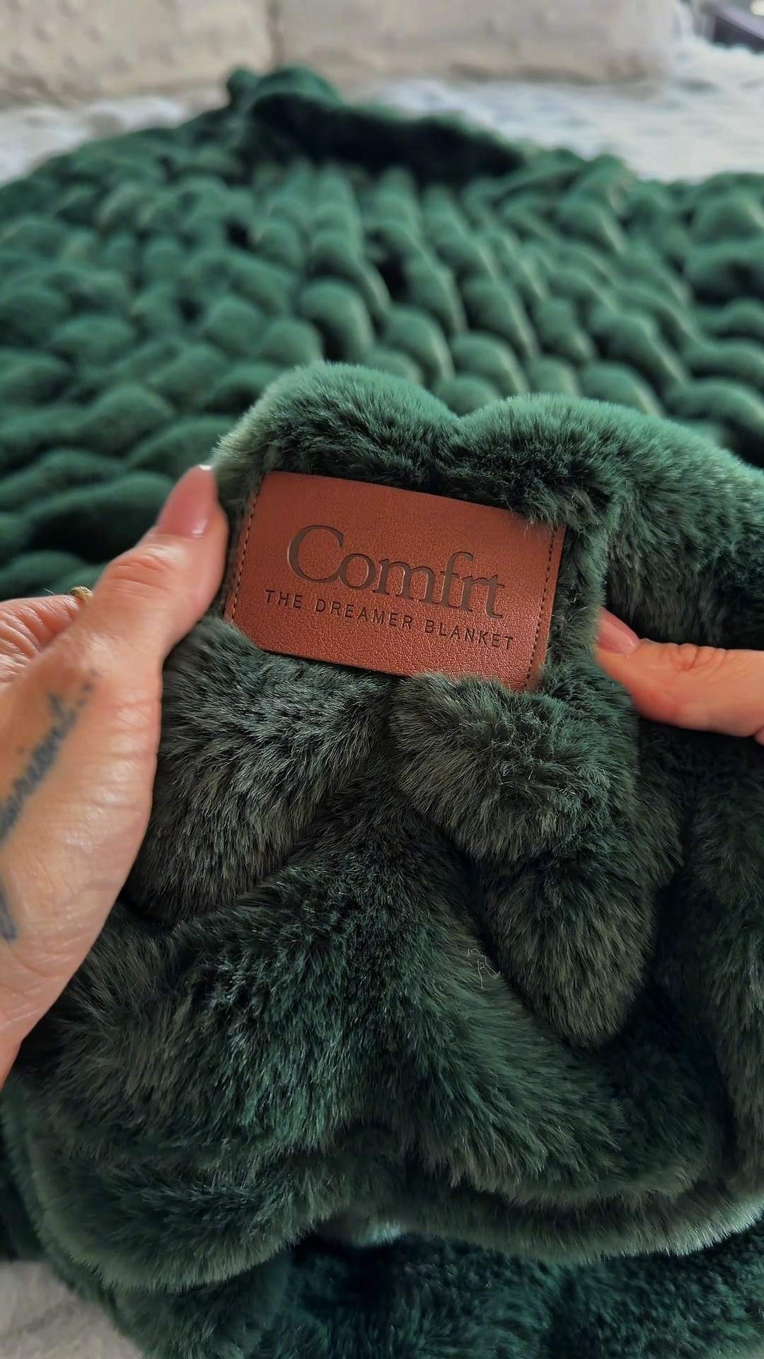 proof you don’t need their size to gift cozy 🎁🎄☁️

#LTKSeasonal #LTKHome #LTKselfcare