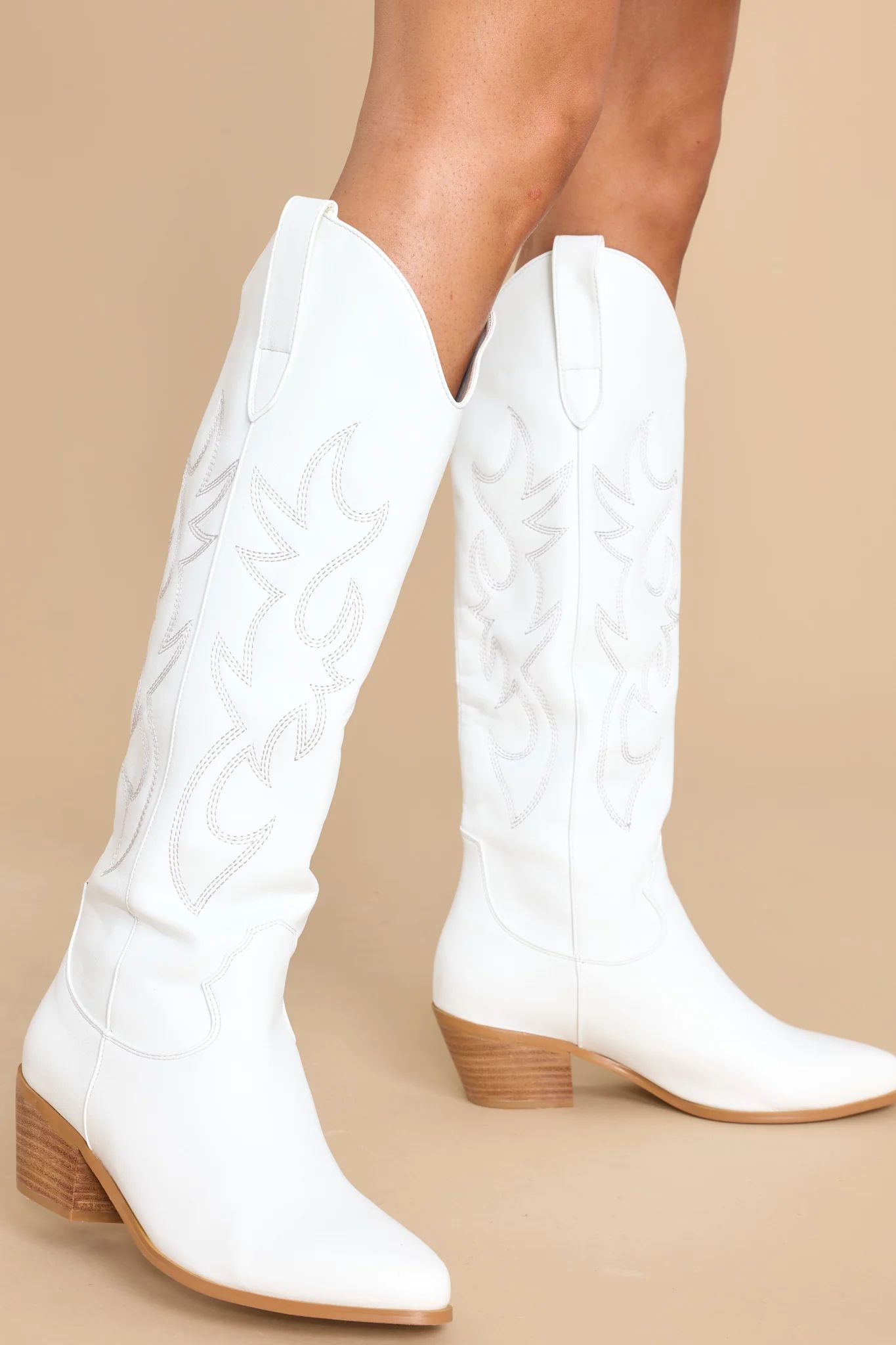 Urson White Boots | Red Dress 