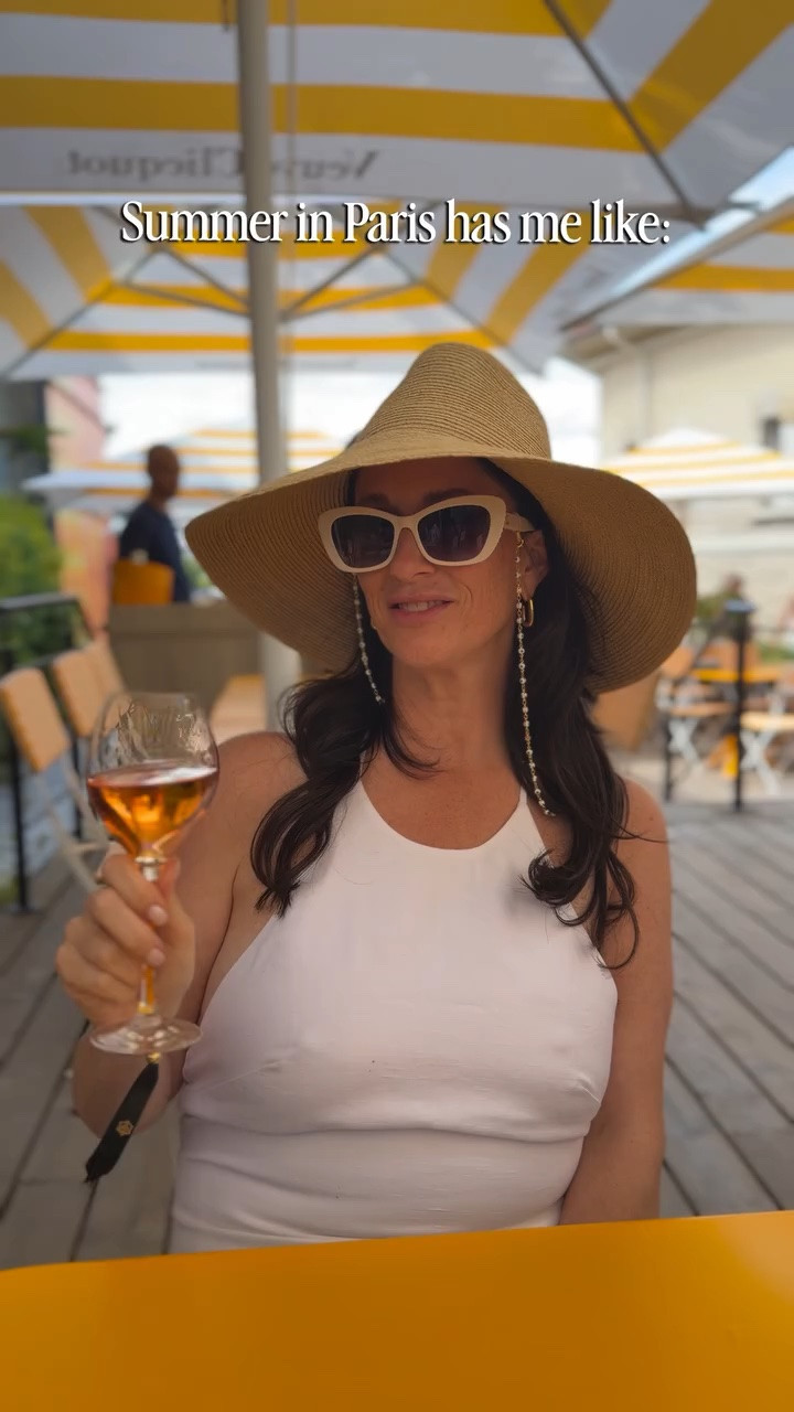 Spent the last few days sipping champagne in Reims, France and I 10/10 recommend you do that too.

Save on my earrings and EVERYTHING else at @shoplinnyco by using my code HBO15

#champagnelovers #veuvecliquot #lifeafterdivorce #americaninparis #champagnemoments