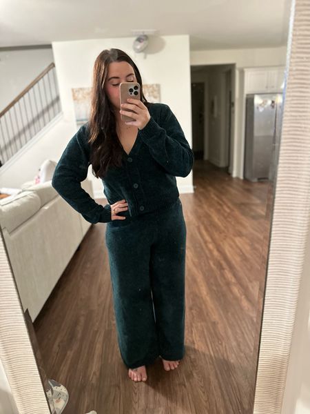 Y’all this is the lounge set of my dreams and it’s on sale! So cute and soft!

Lounge set, lounge pants, lounge wear, cardigan

#LTKsalealert #LTKstyletip #LTKSeasonal