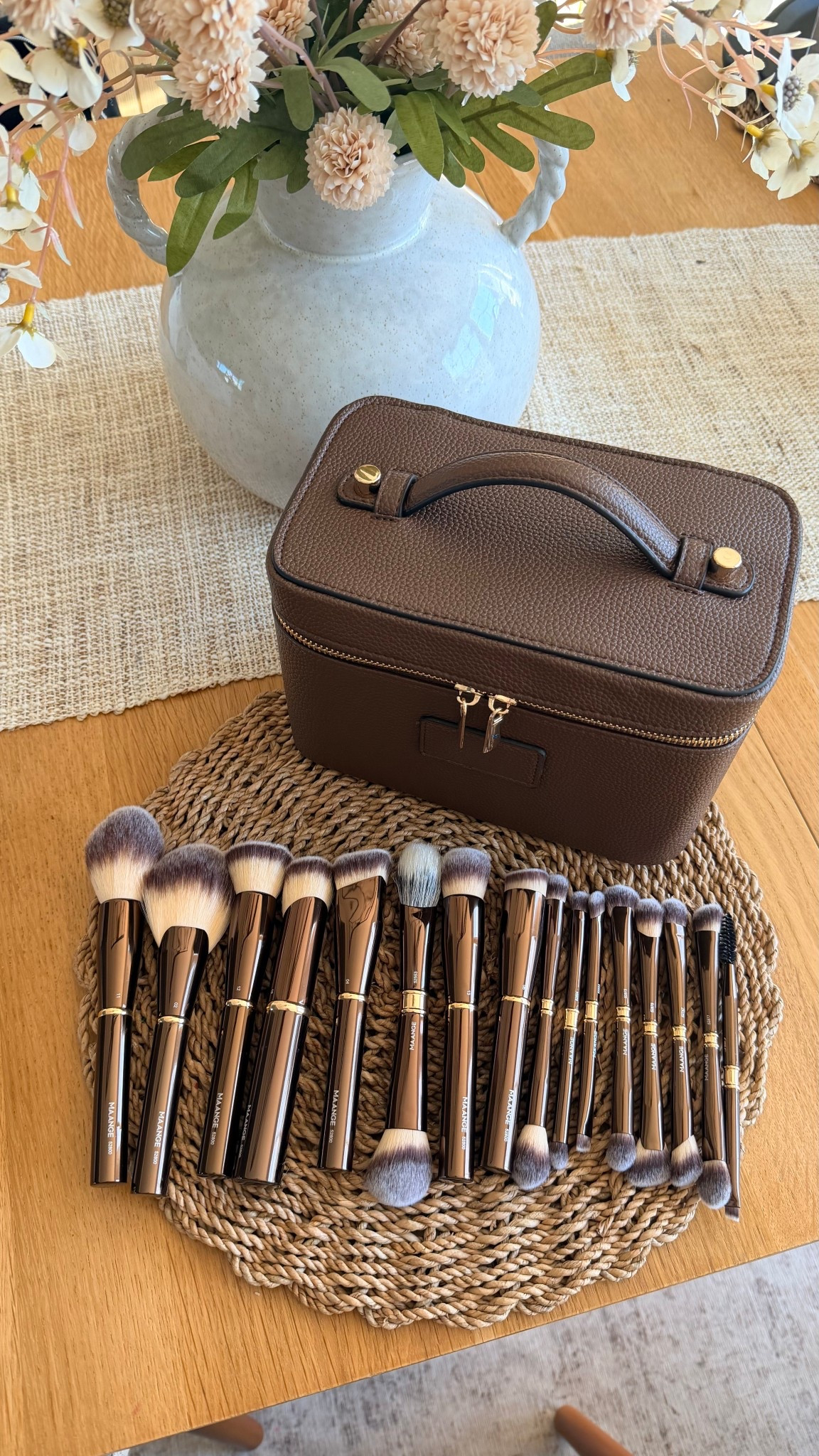 Minimal makeup bag and maange makeup brushes 

#LTKdayinmylife #LTKmomlife #LTKgrwm