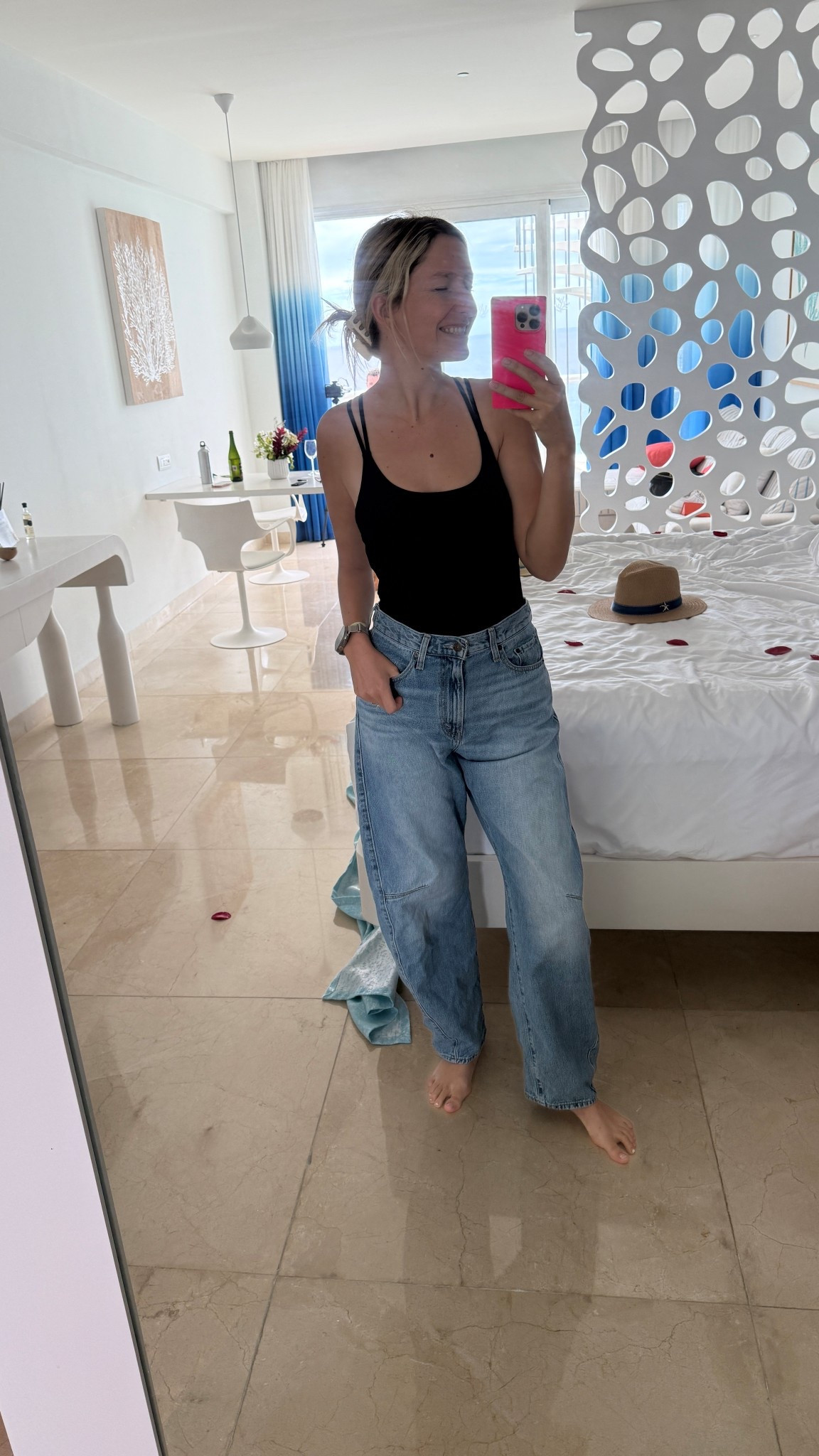 The cutest barrel jeans for tall girls! 

Wearing a size 28 as someone who is 5’8” and they fit PERFECTLY 

#LTKTall #LTKStyleTip