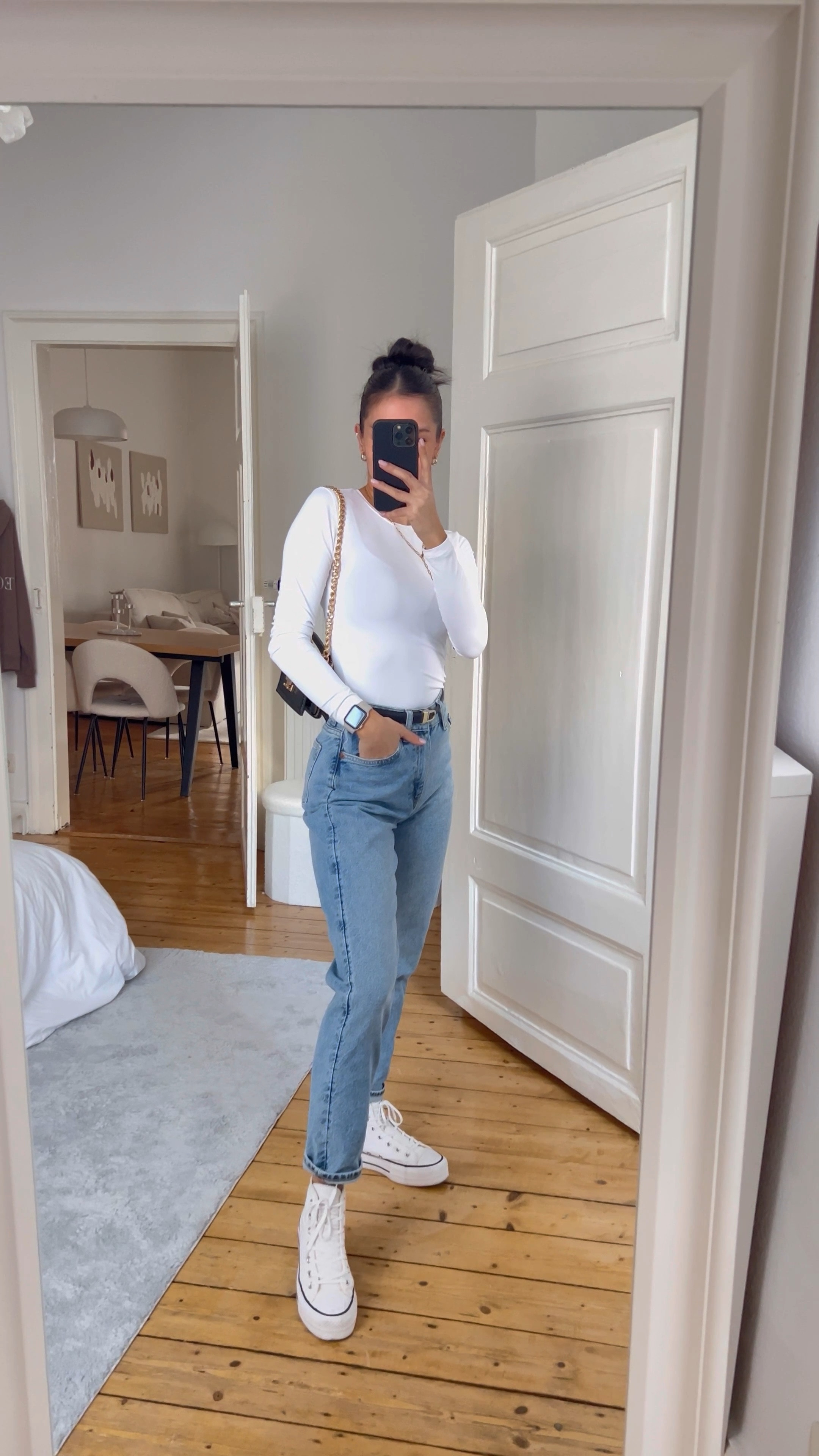 basic blue jeans fit 

#LTKstyletip #LTKSeasonal
