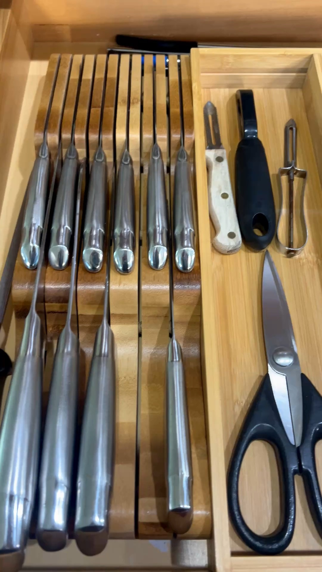 A good silverware drawer setup makes such a difference. I like having a separate spot for knives so everything stays organized and easy to grab. Linking a few organizer and knife block options that work well for this kind of setup. Please measure first ☺️

#LTKHome #LTKmomlife #LTKOver40