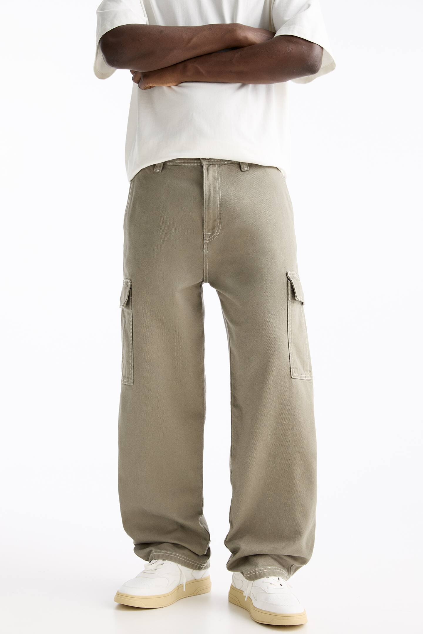 Cargo trousers with pockets and contrast seams | PULL and BEAR UK