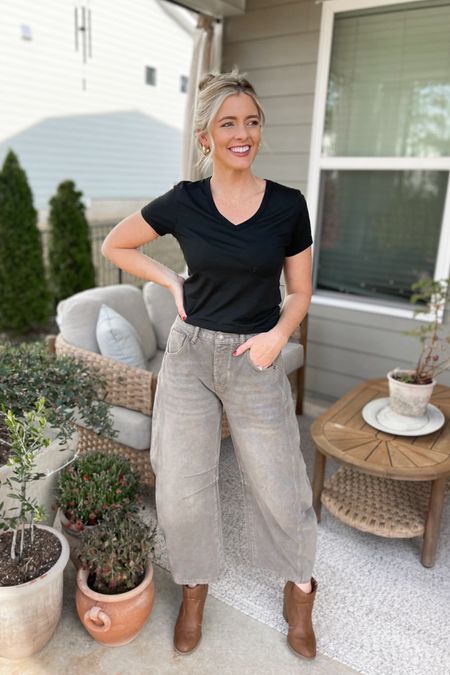 I’m OBSESSED with these barrel pants from Free People! 😍 I bought them in 4 different washes! So unique and flattering. Wearing a size 26 in “archive grey” #freepeople #luckyyoujeans #widelegjeans #ltkfind