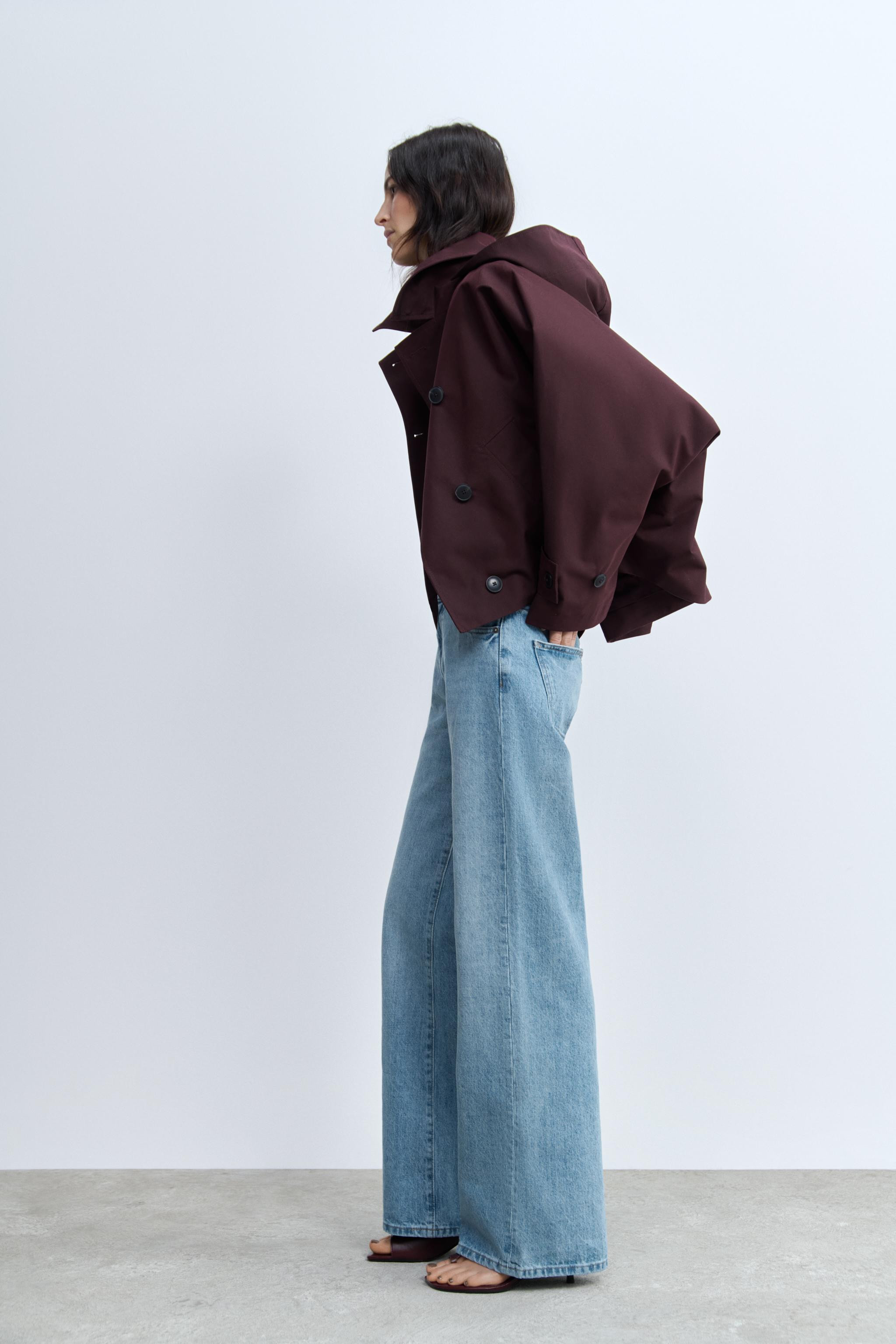 Trench corto con colletto a revers e cappuccio rimovibile tramite bottoni. Maniche lunghe a pipis... | Zara IT