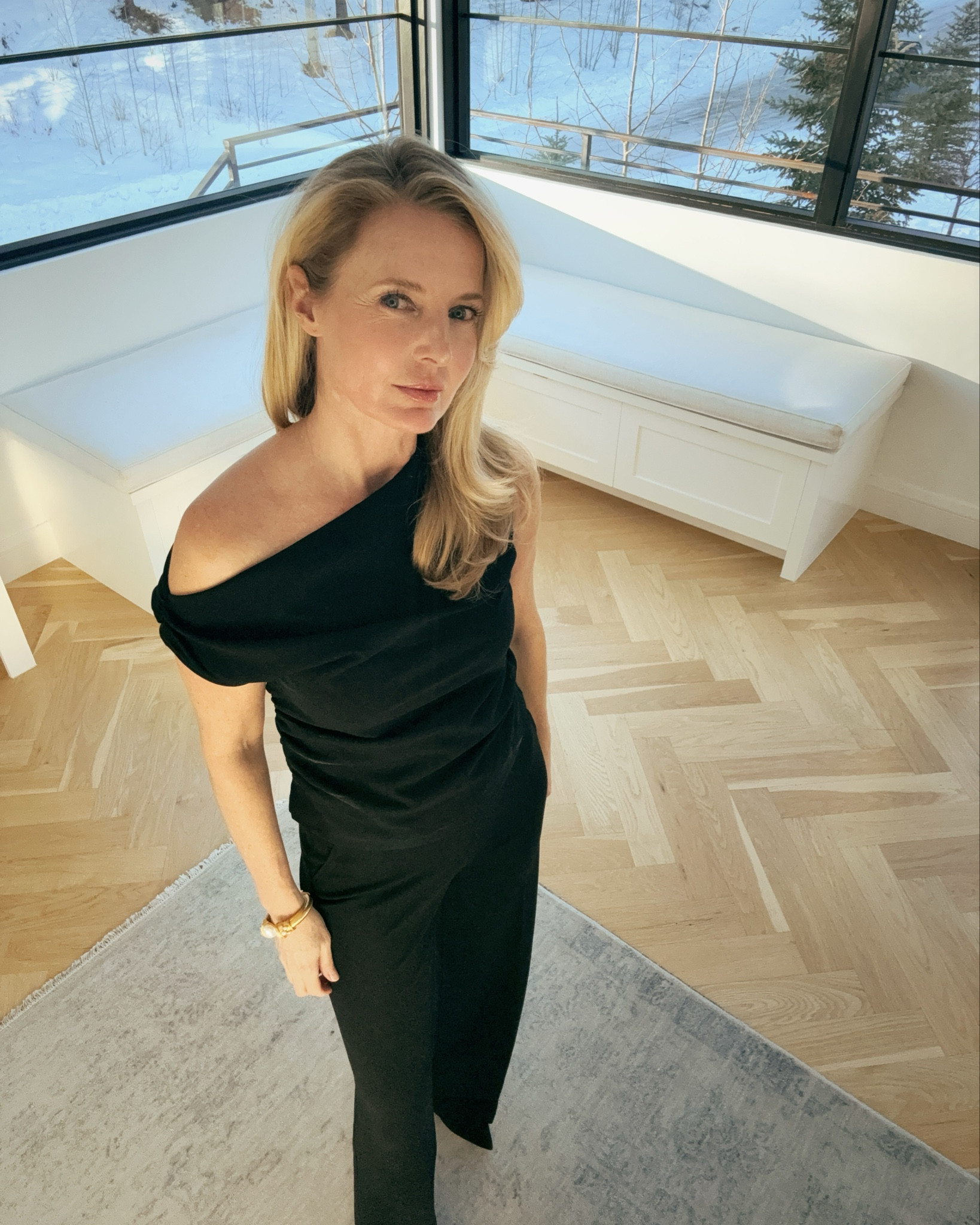 These black pants have been a Busbee best seller for years now. They are insanely flattering but more importantly, incredibly comfortable too. No bulk, built in compression, flattering silhouette, and they’re extremely comfortable! 

Love this subtly sexy top for date night or girls night out!

These pants are available in 3 inseam lengths. I do recommend sizing DOWN. I’m 5’4” wearing xs, regular length with a 3” heel. And be sure to use code ERINXSPANX for 15% off + free shipping if you’re a new customer!

#LTKPetite #LTKOver40 #LTKmomlife